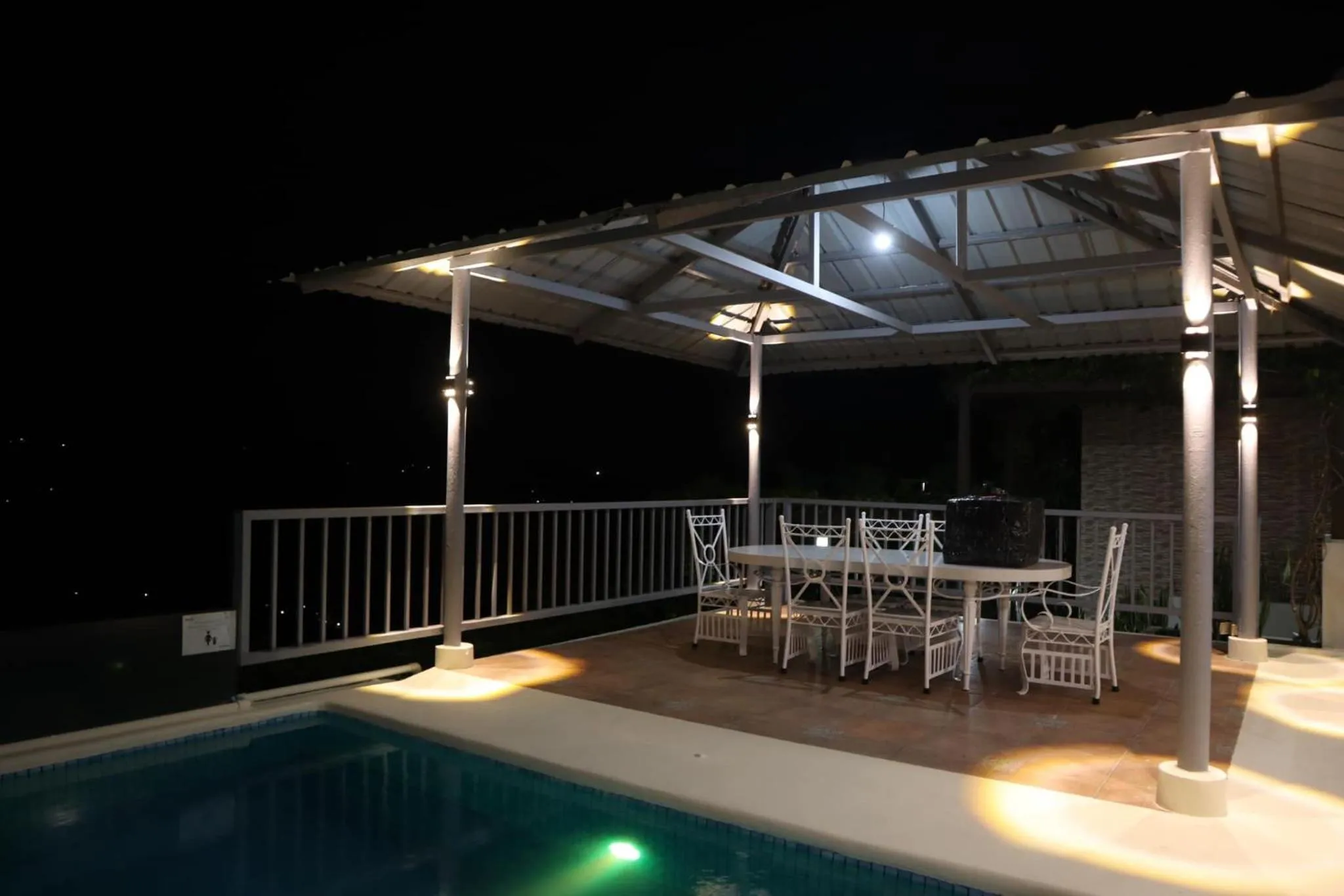 Night in Serenity Farm and Resort by Hiverooms