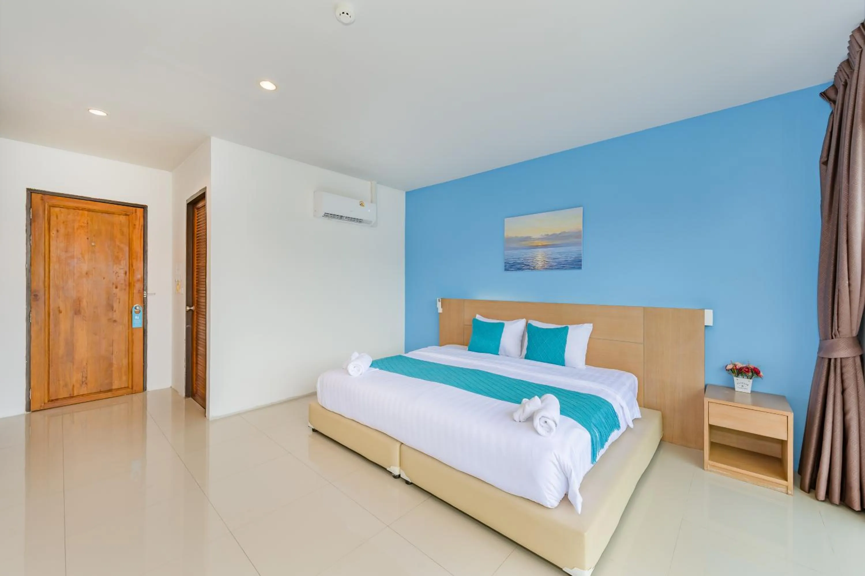 Bed in De Blue Sea Rawai Hotel