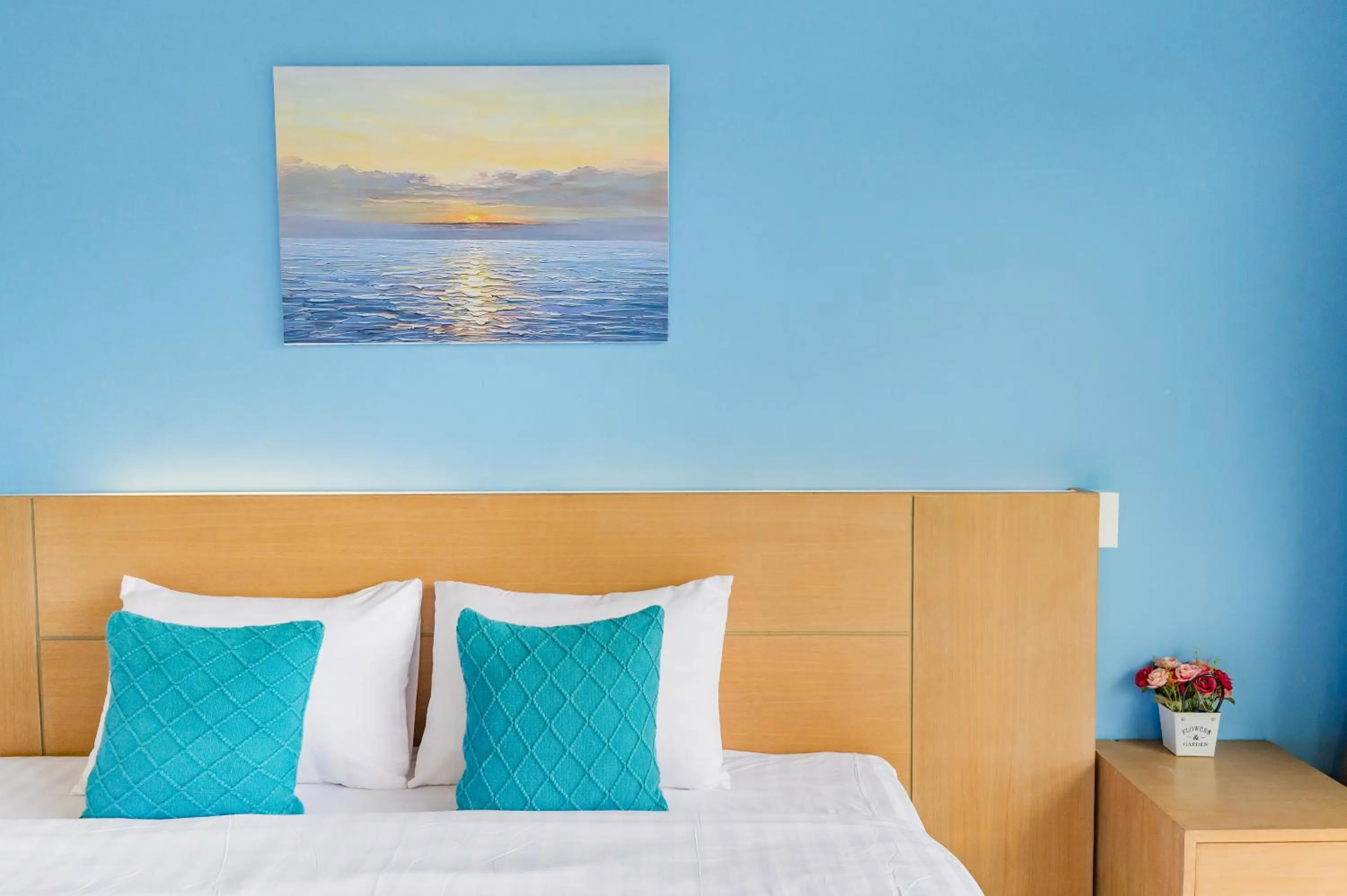 Bed in De Blue Sea Rawai Hotel