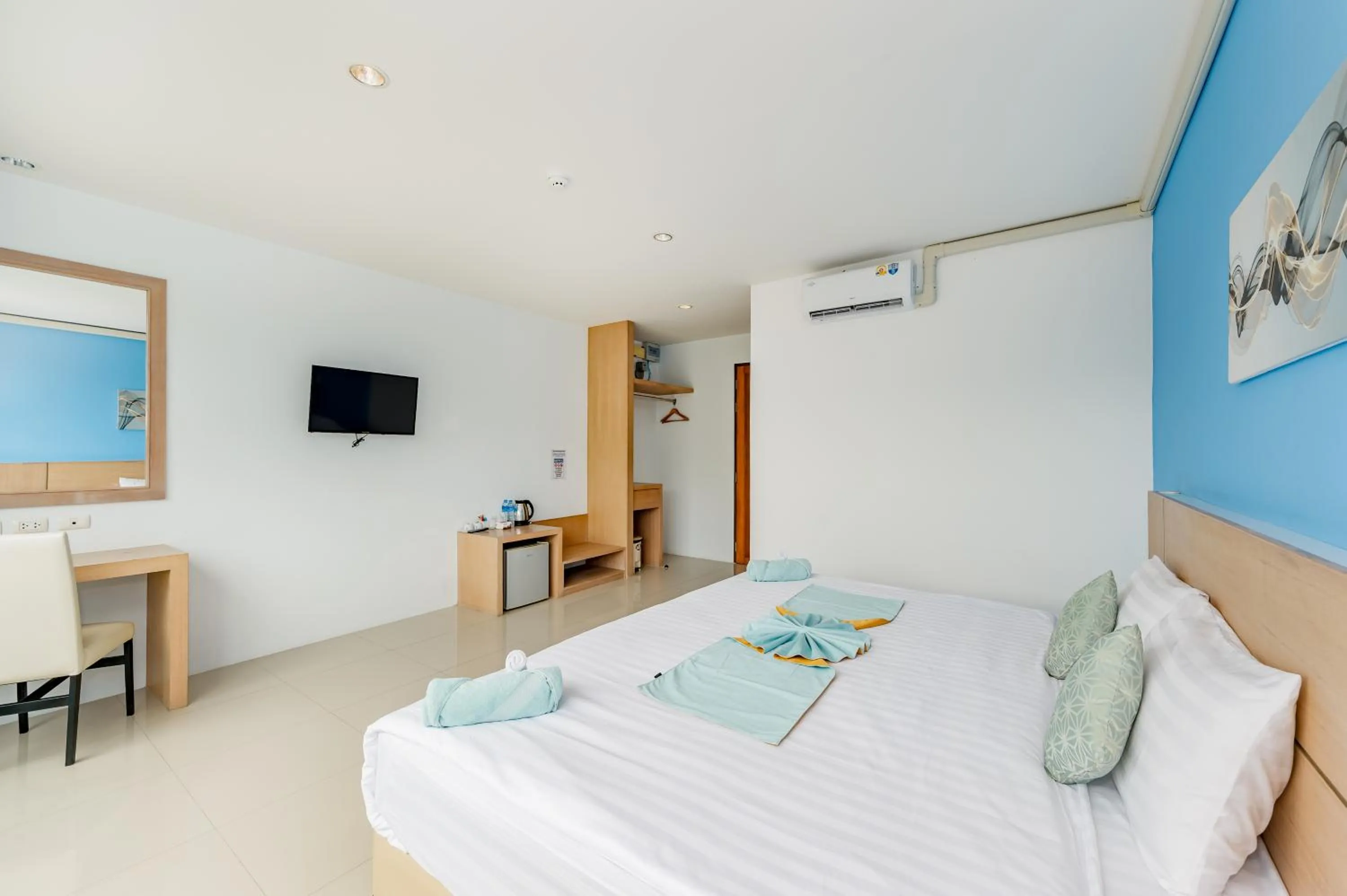 Bed in De Blue Sea Rawai Hotel