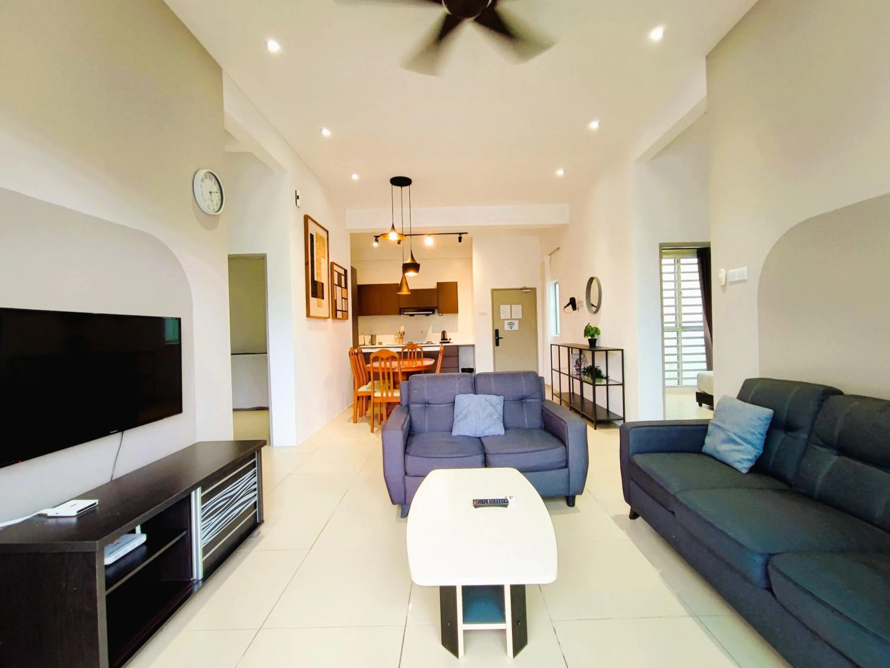 Communal lounge/ TV room in Somer GoldenHills Cameron Highlands Free Wi-Fi