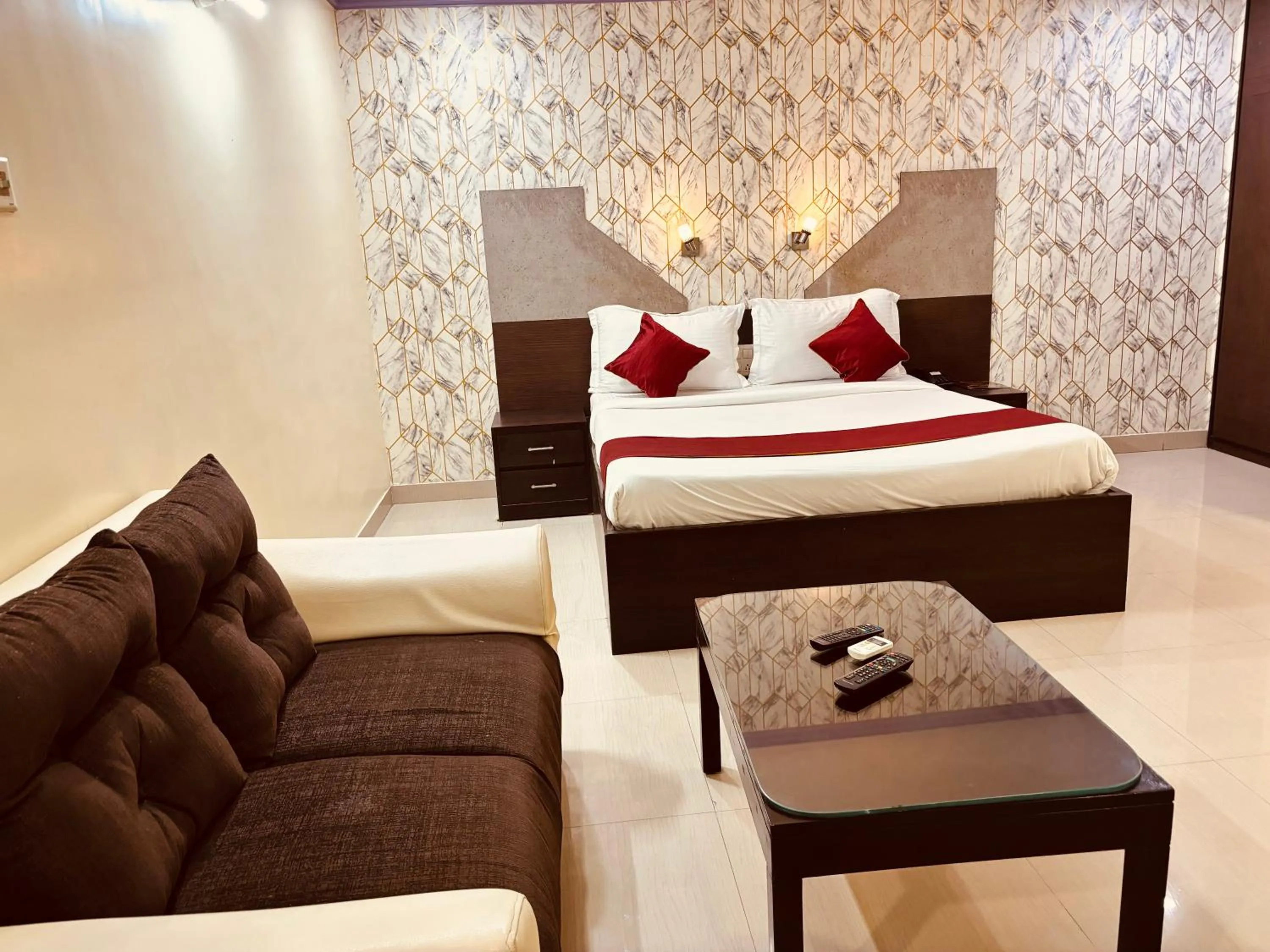 Photo of the whole room, Bed in Hotel Chariot Inn Patna