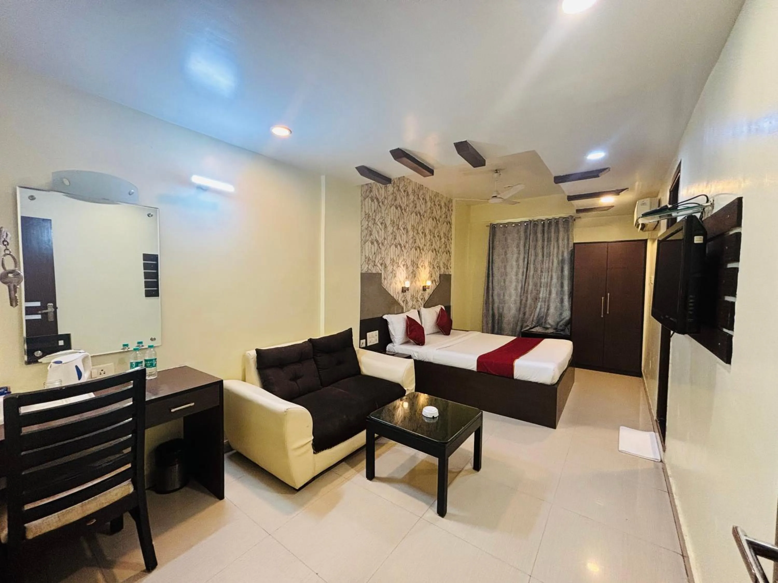 Photo of the whole room, Bed in Hotel Chariot Inn Patna