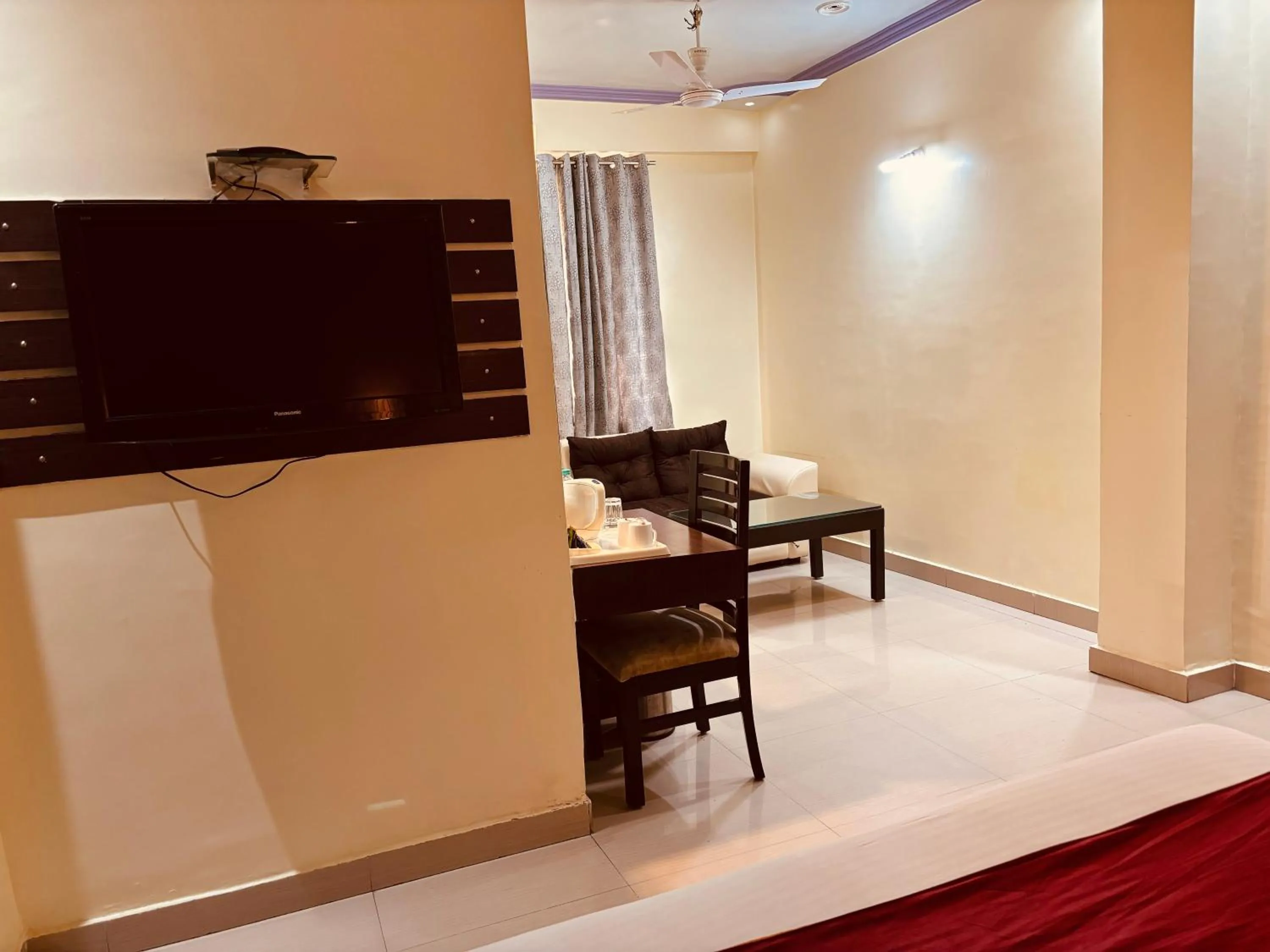 TV and multimedia in Hotel Chariot Inn Patna