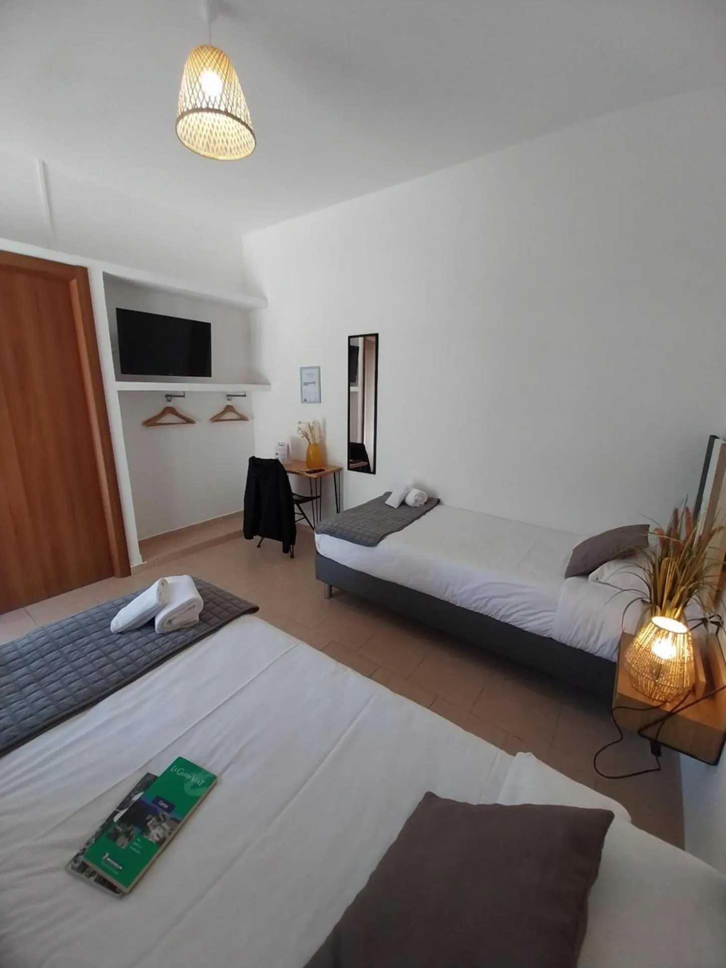 Photo of the whole room, Bed in Hôtel Padolo