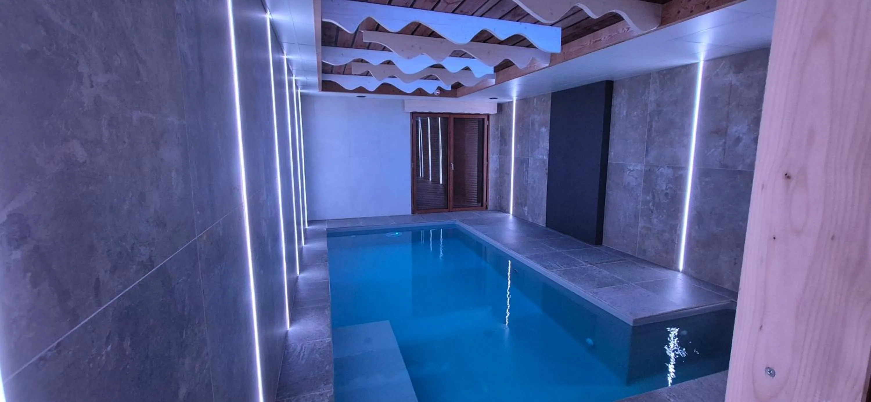 Swimming pool in L'Or du Lac