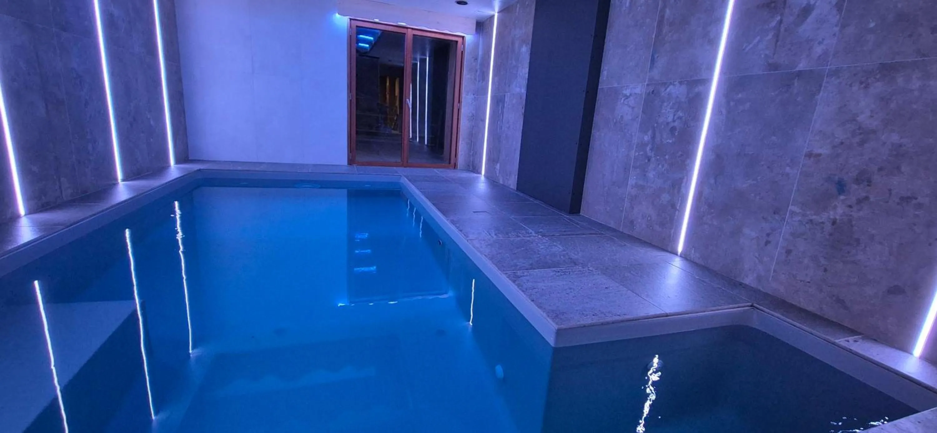 Swimming pool in L'Or du Lac