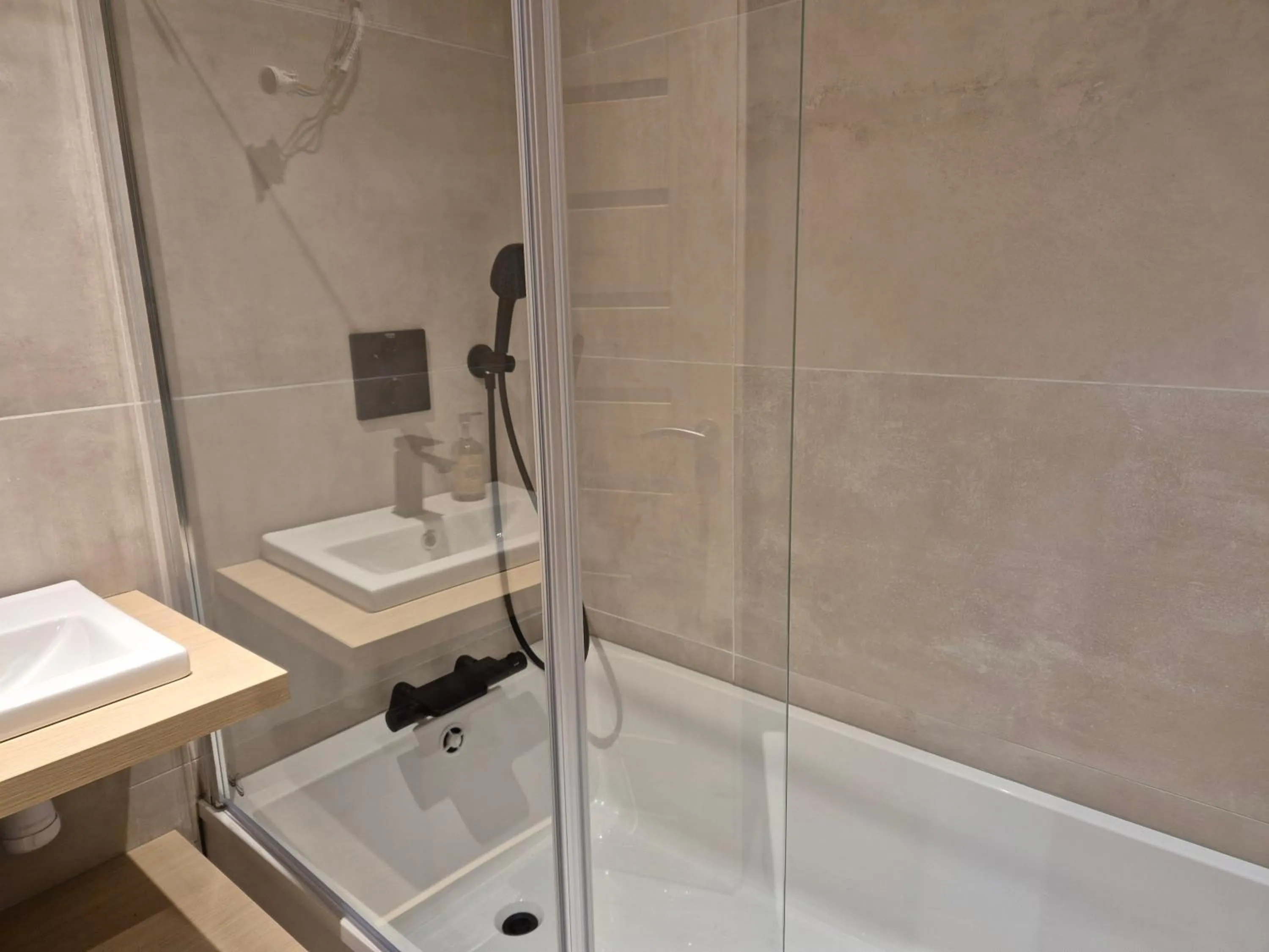 Shower in L'Or du Lac