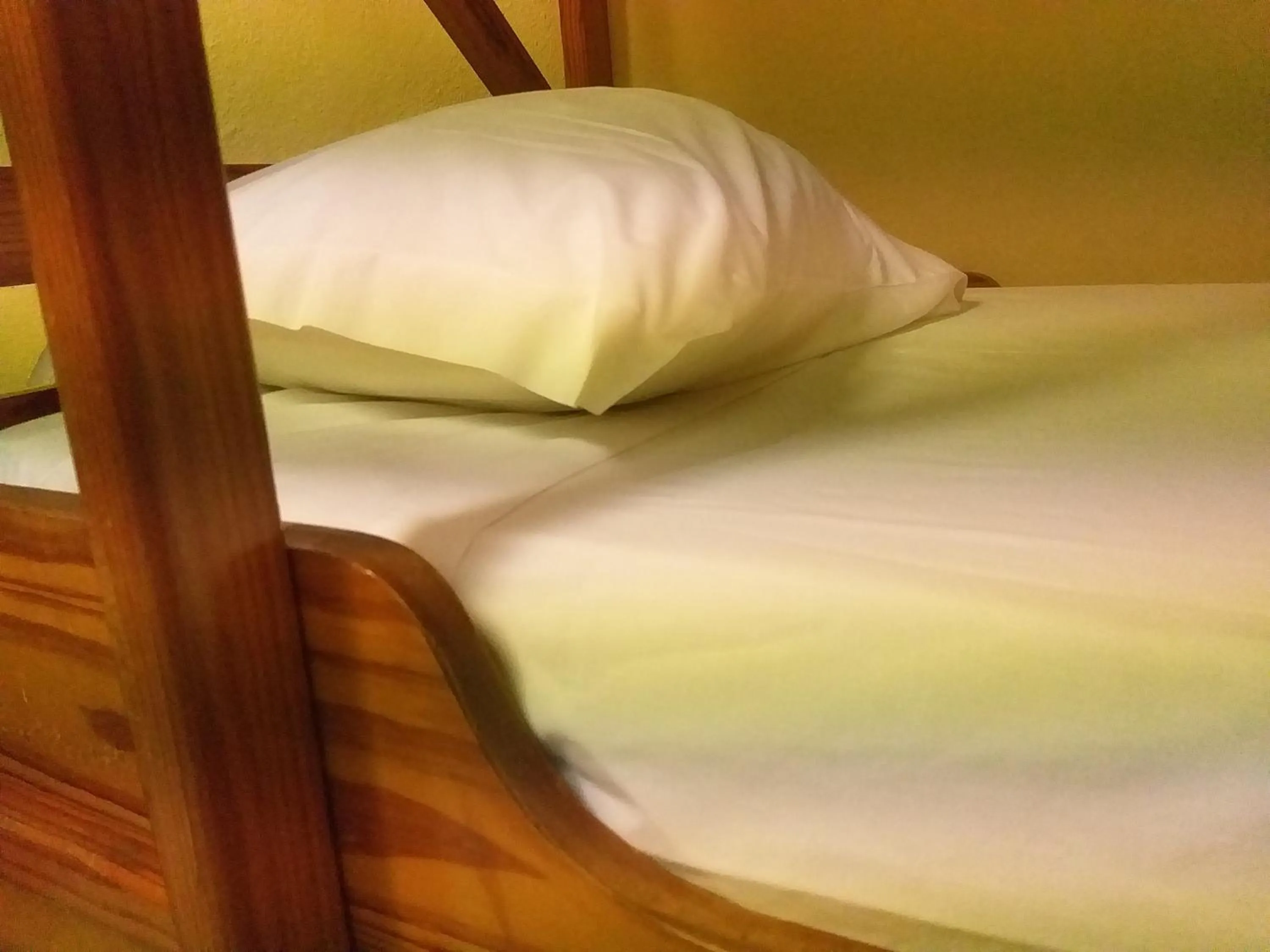 Bed in HI Faro – Pousada de Juventude