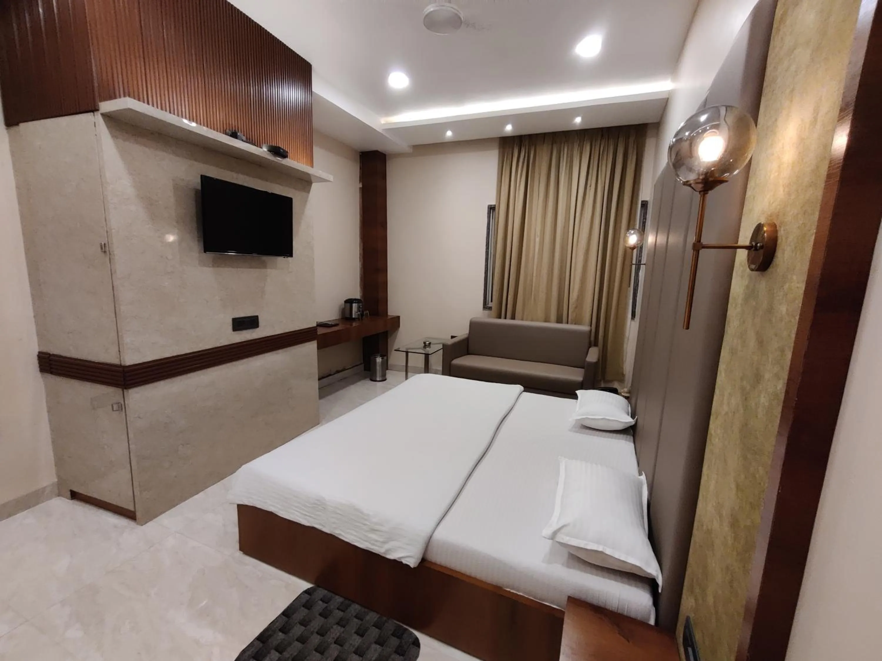 Bedroom, Bed in Hotel utkarsh