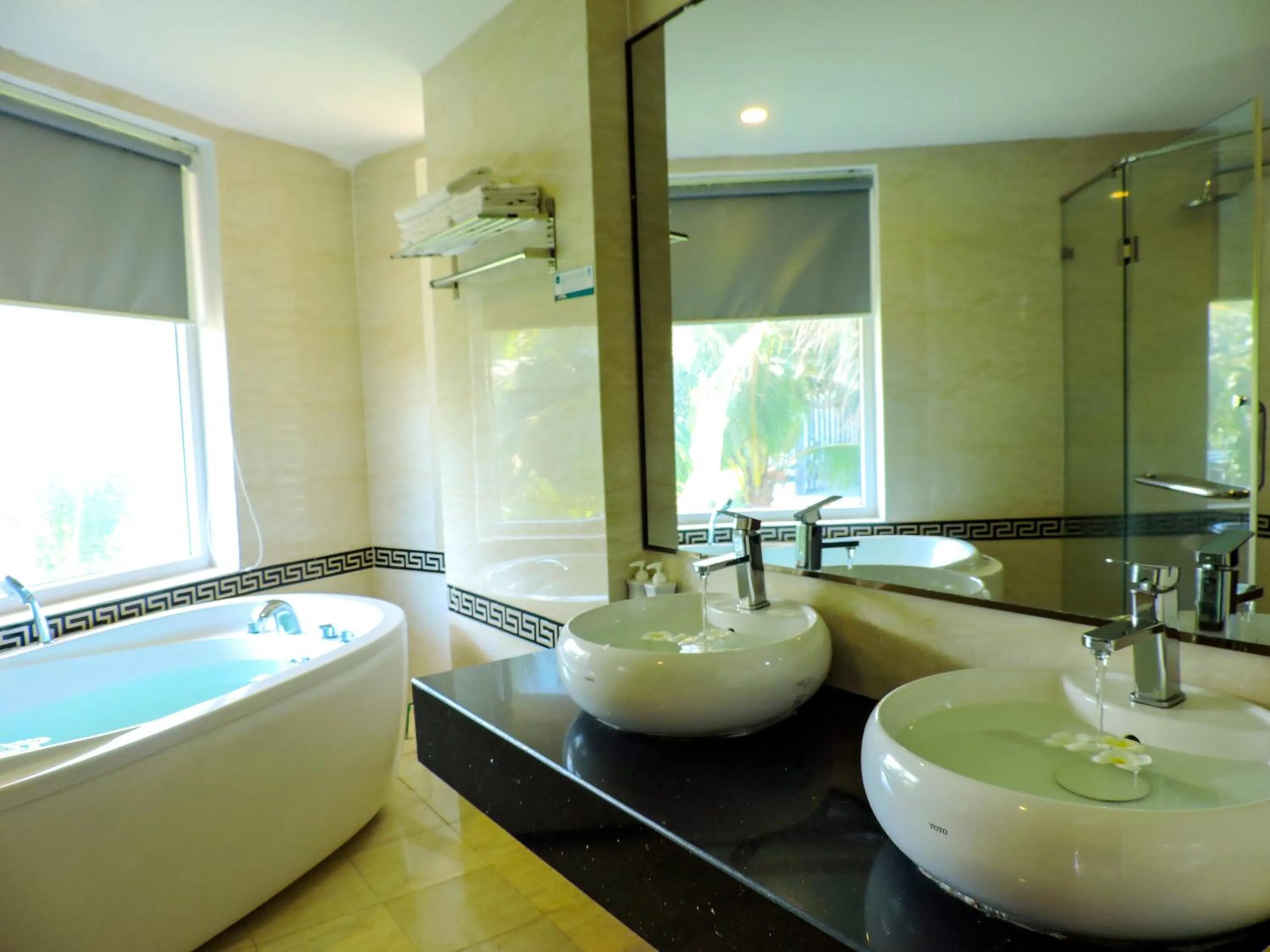 Shower in Sandunes Beach Resort & Spa