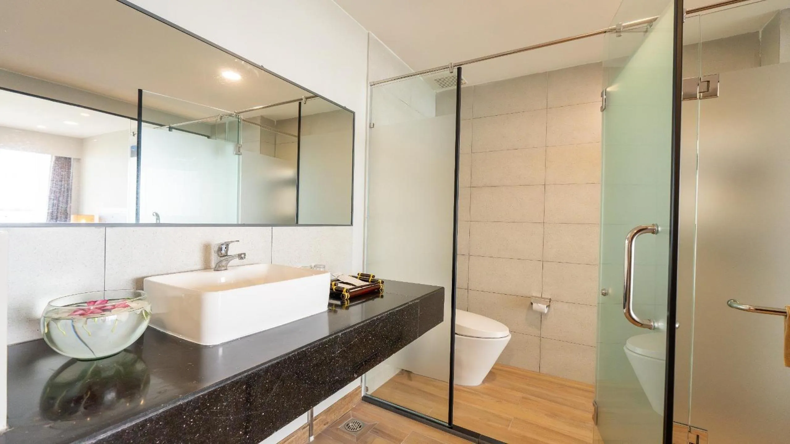 Shower in Sandunes Beach Resort & Spa