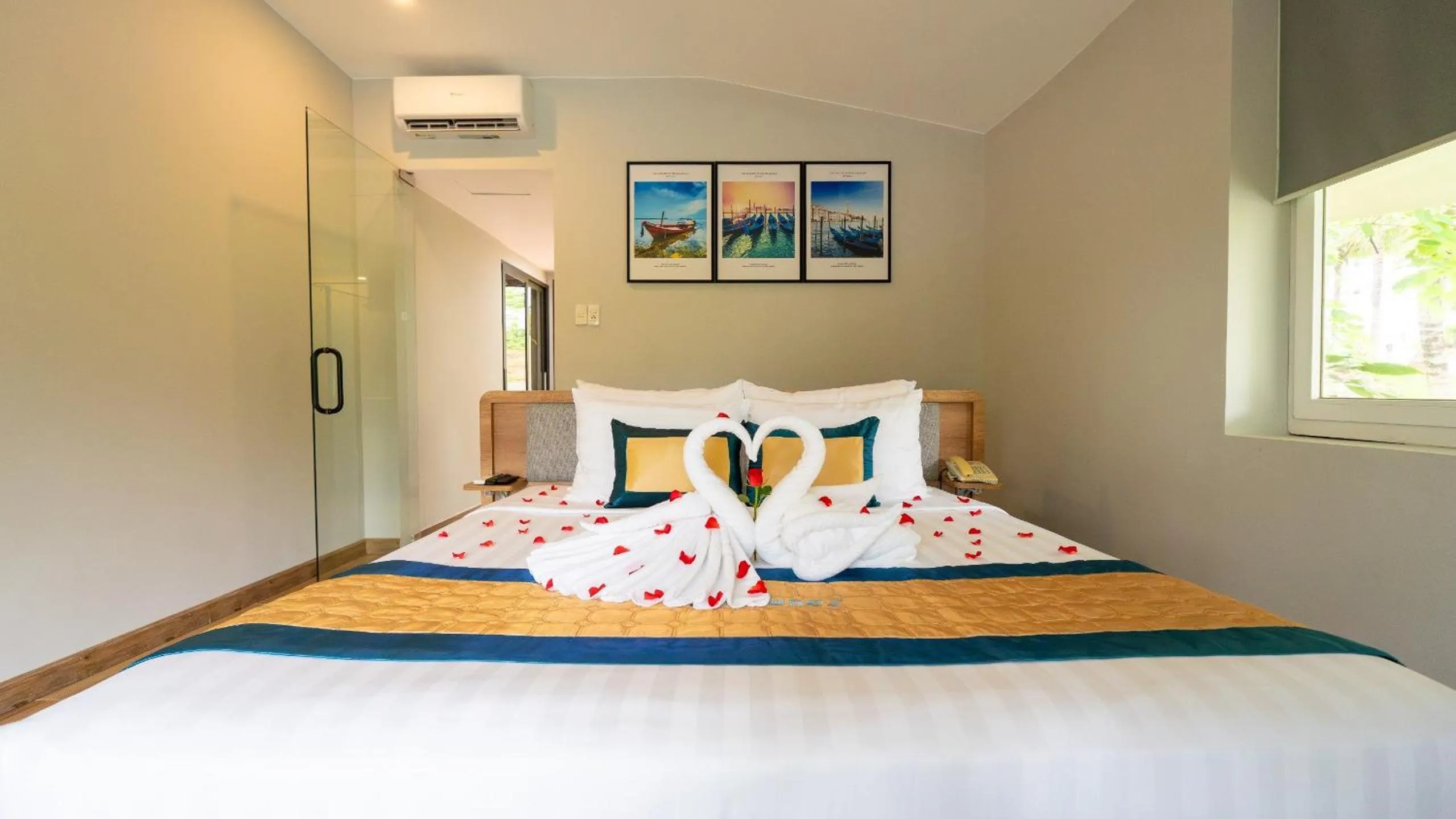 Bedroom, Bed in Sandunes Beach Resort & Spa
