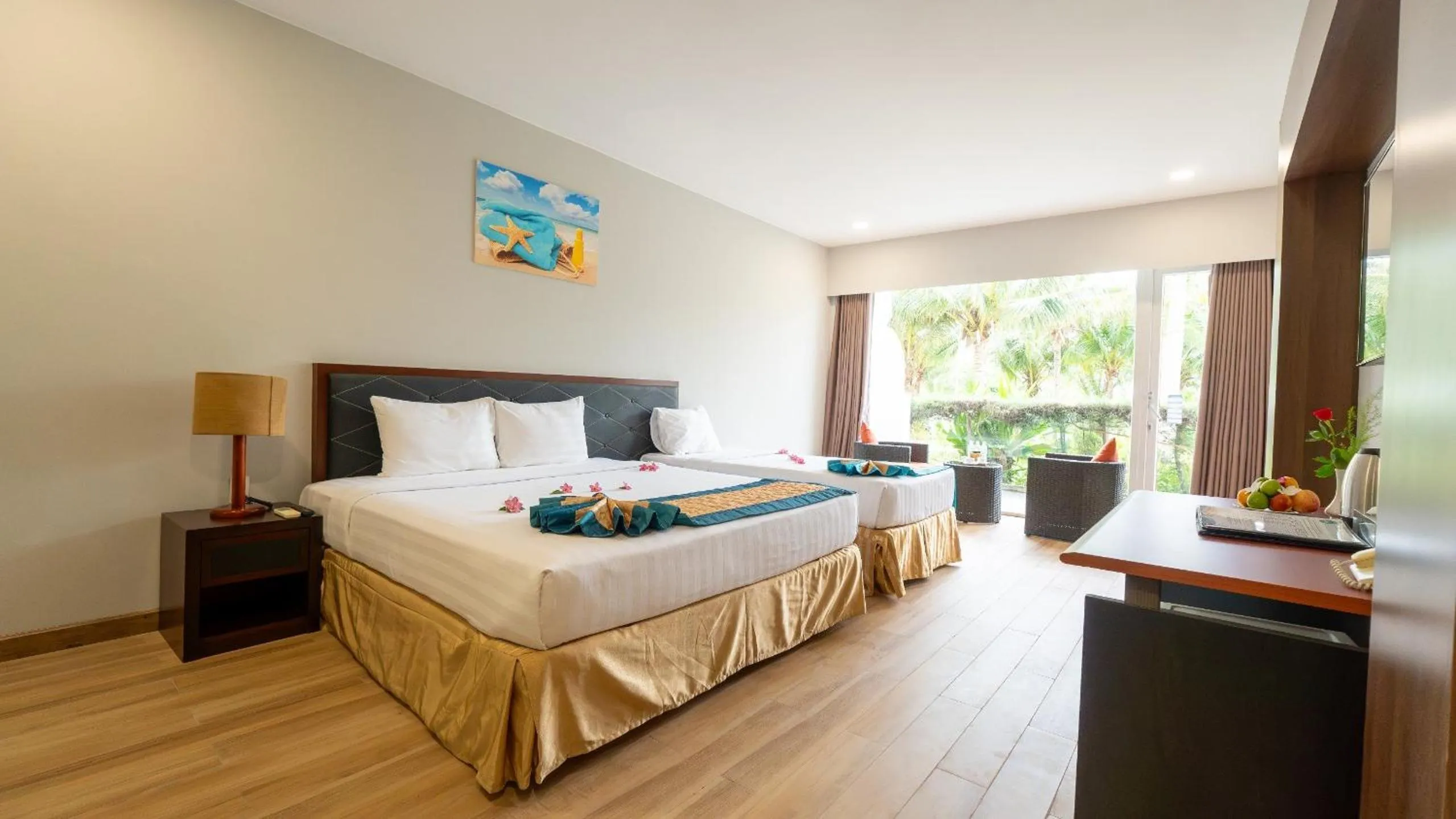 Photo of the whole room, Bed in Sandunes Beach Resort & Spa
