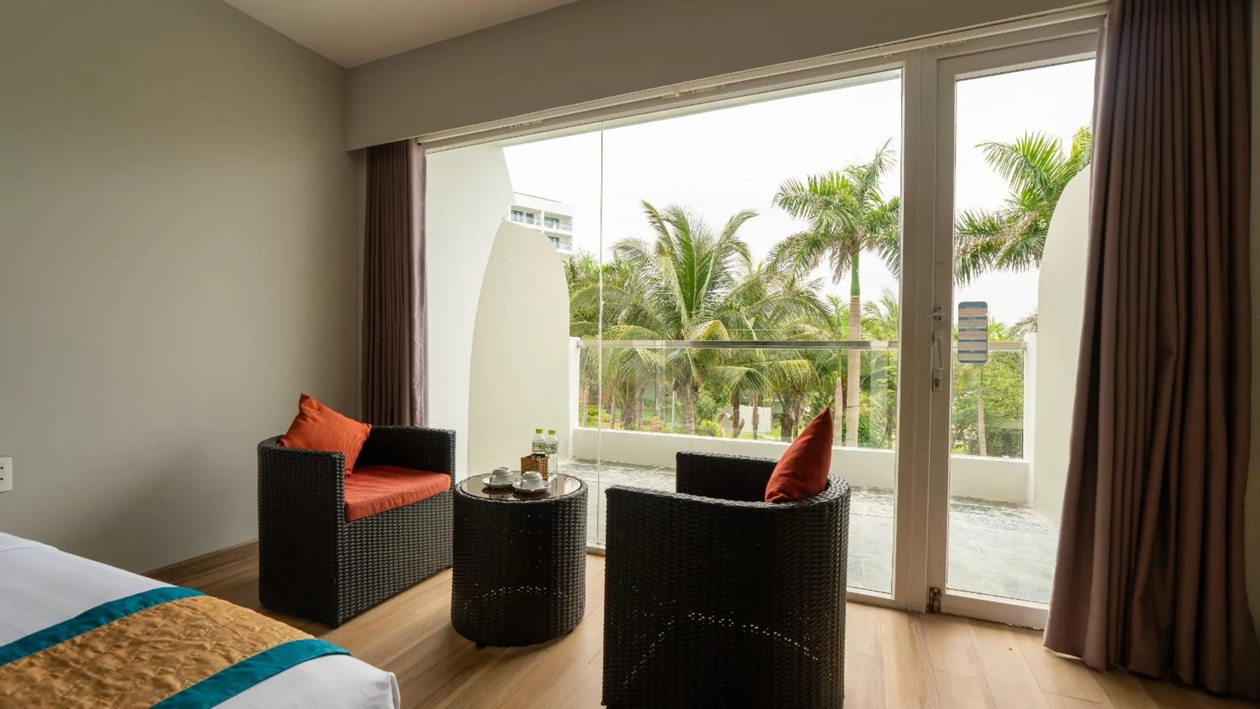Garden view, Bed in Sandunes Beach Resort & Spa