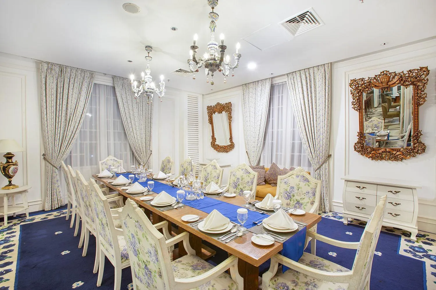 Restaurant/places to eat in THE 1O1 Bogor Suryakancana