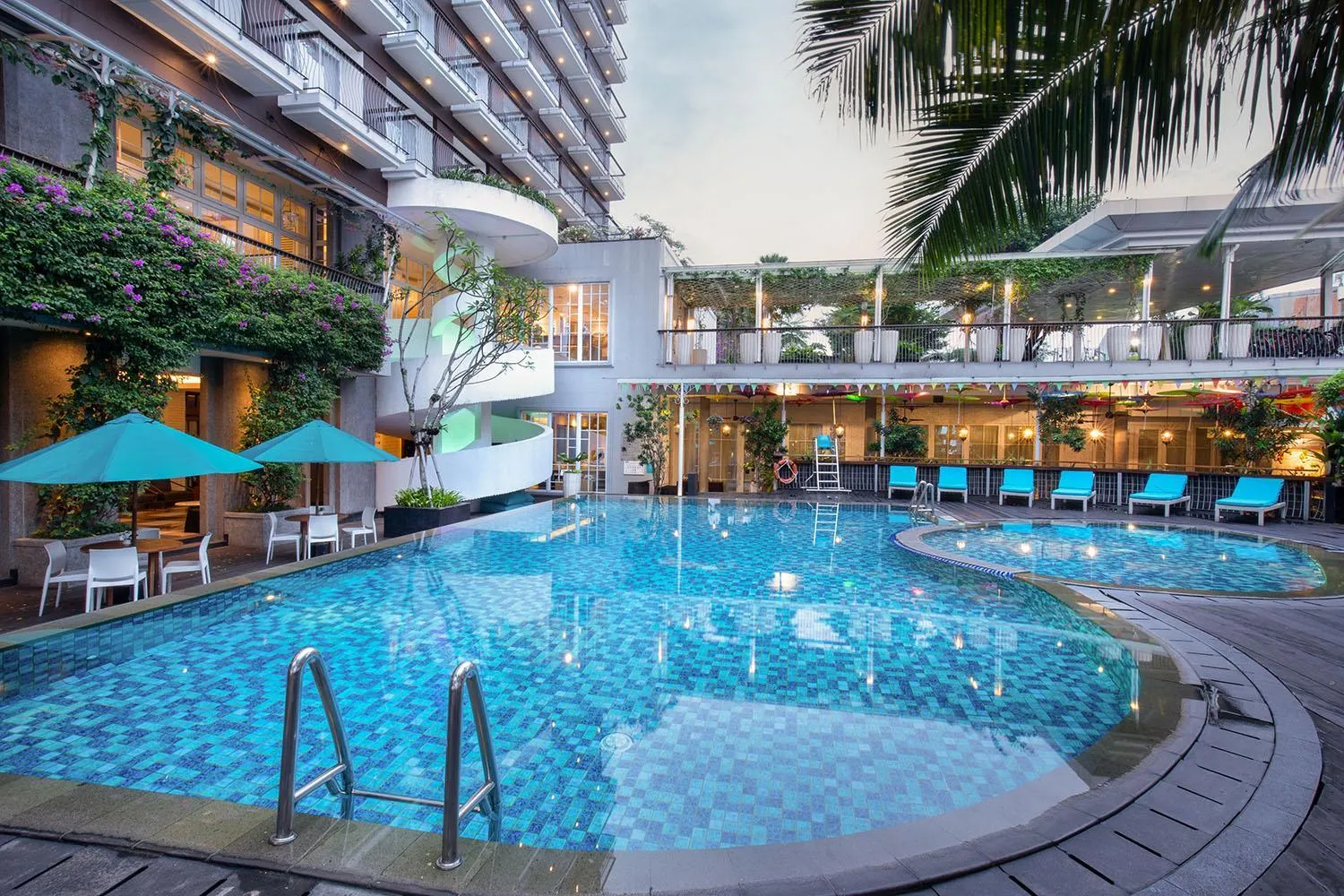 Swimming pool in THE 1O1 Bogor Suryakancana