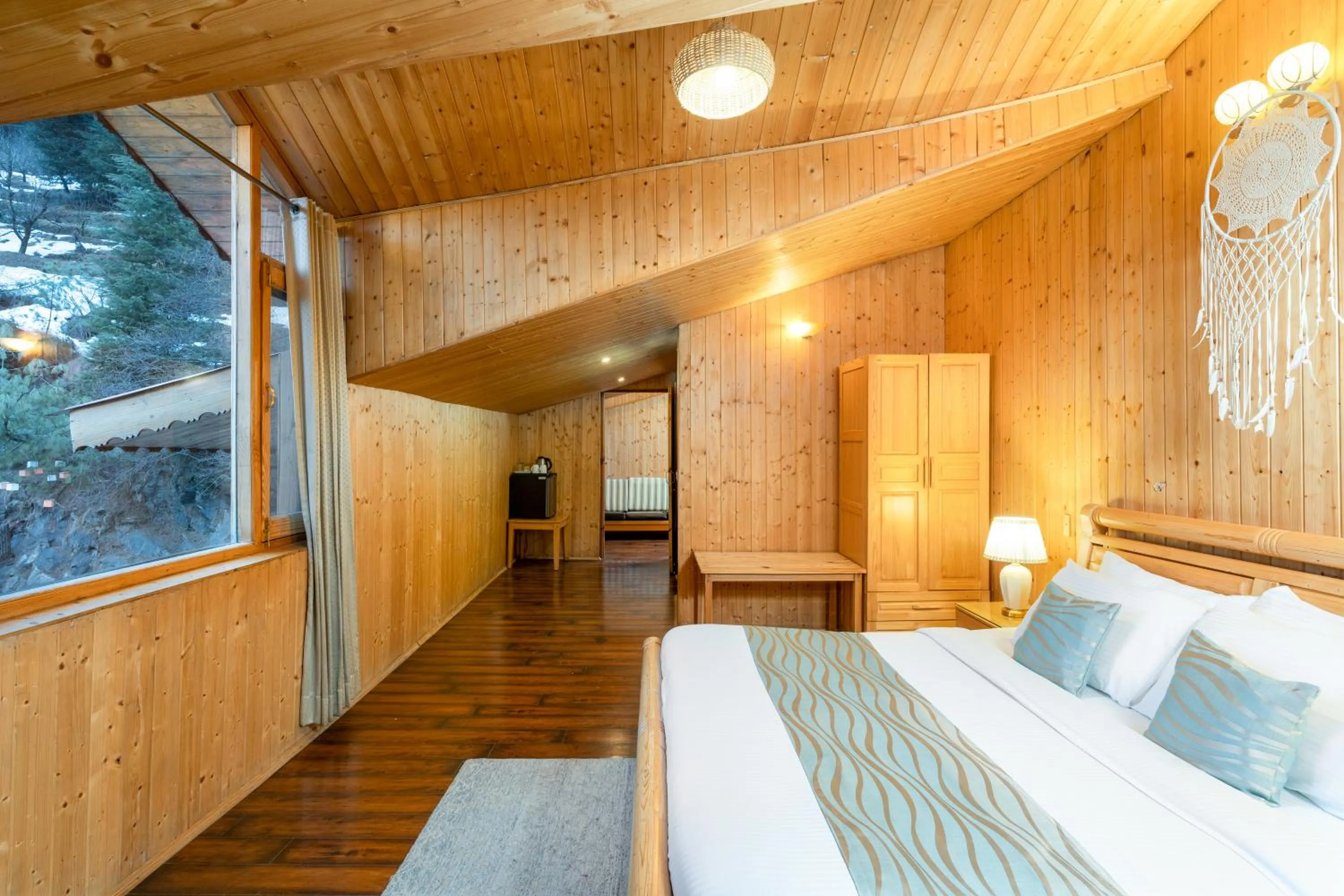Bed in The Pine Chalet Manali