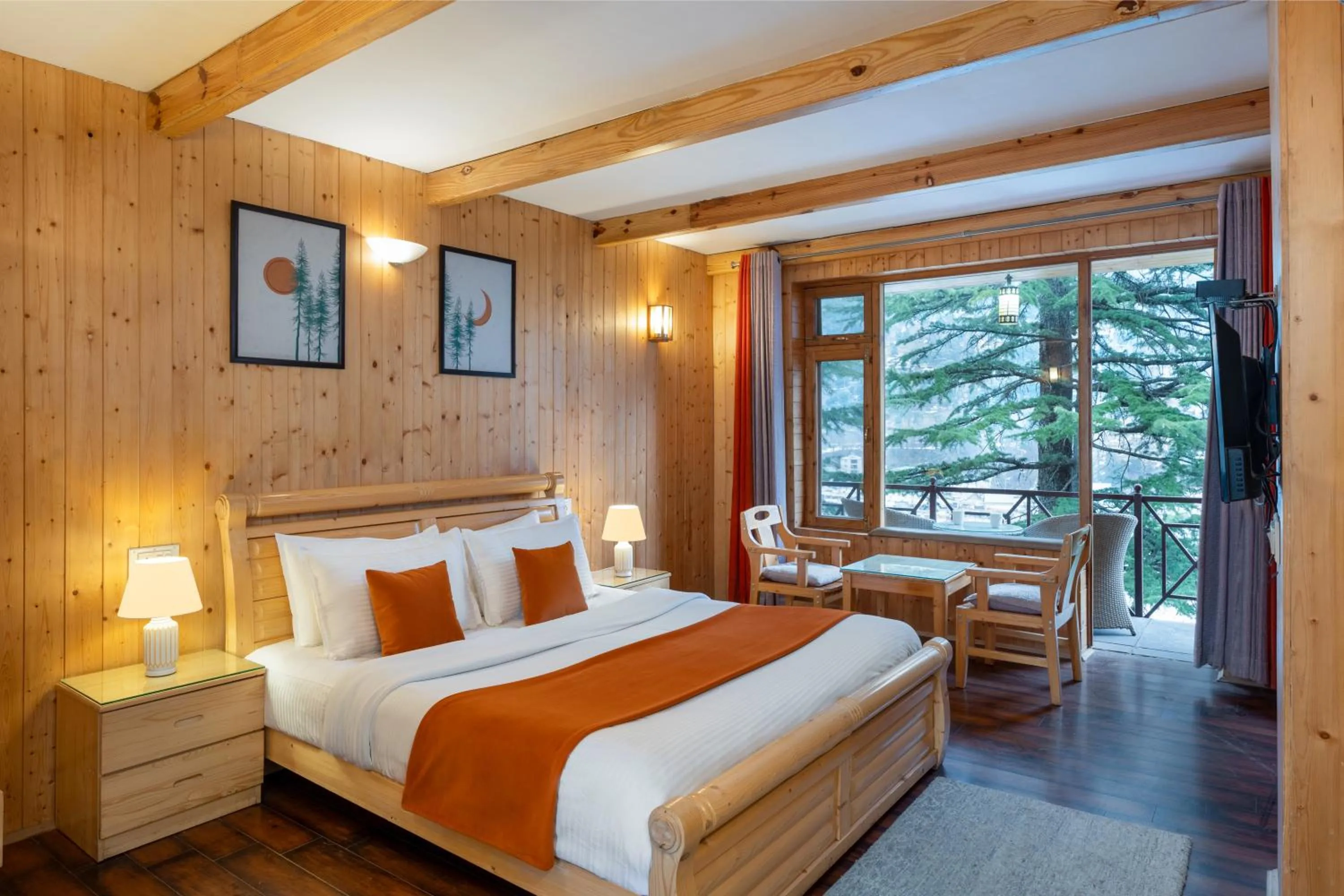 Bed in The Pine Chalet Manali