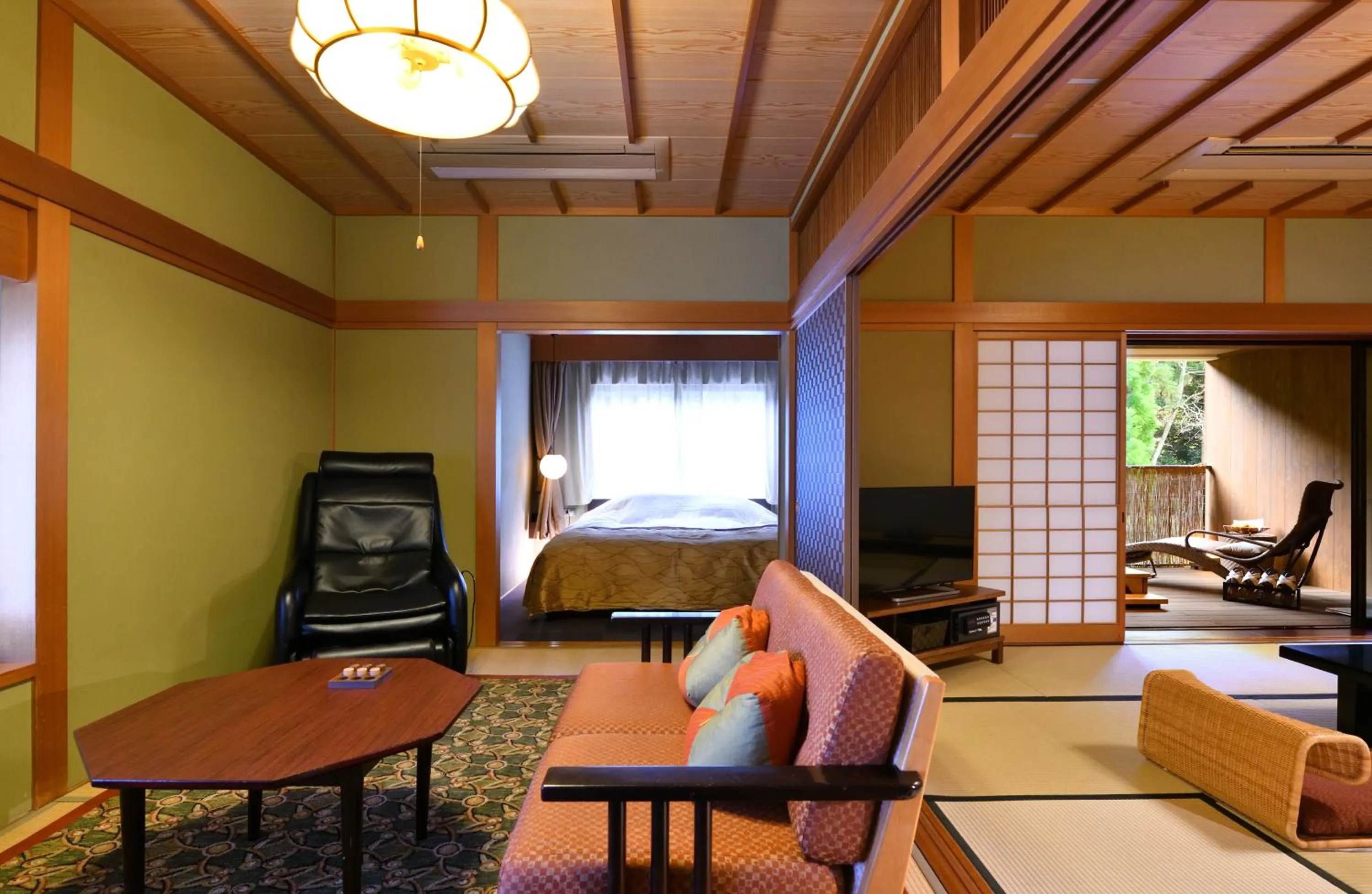 Photo of the whole room, Bed in Kyo Yunohana Resort Suisen
