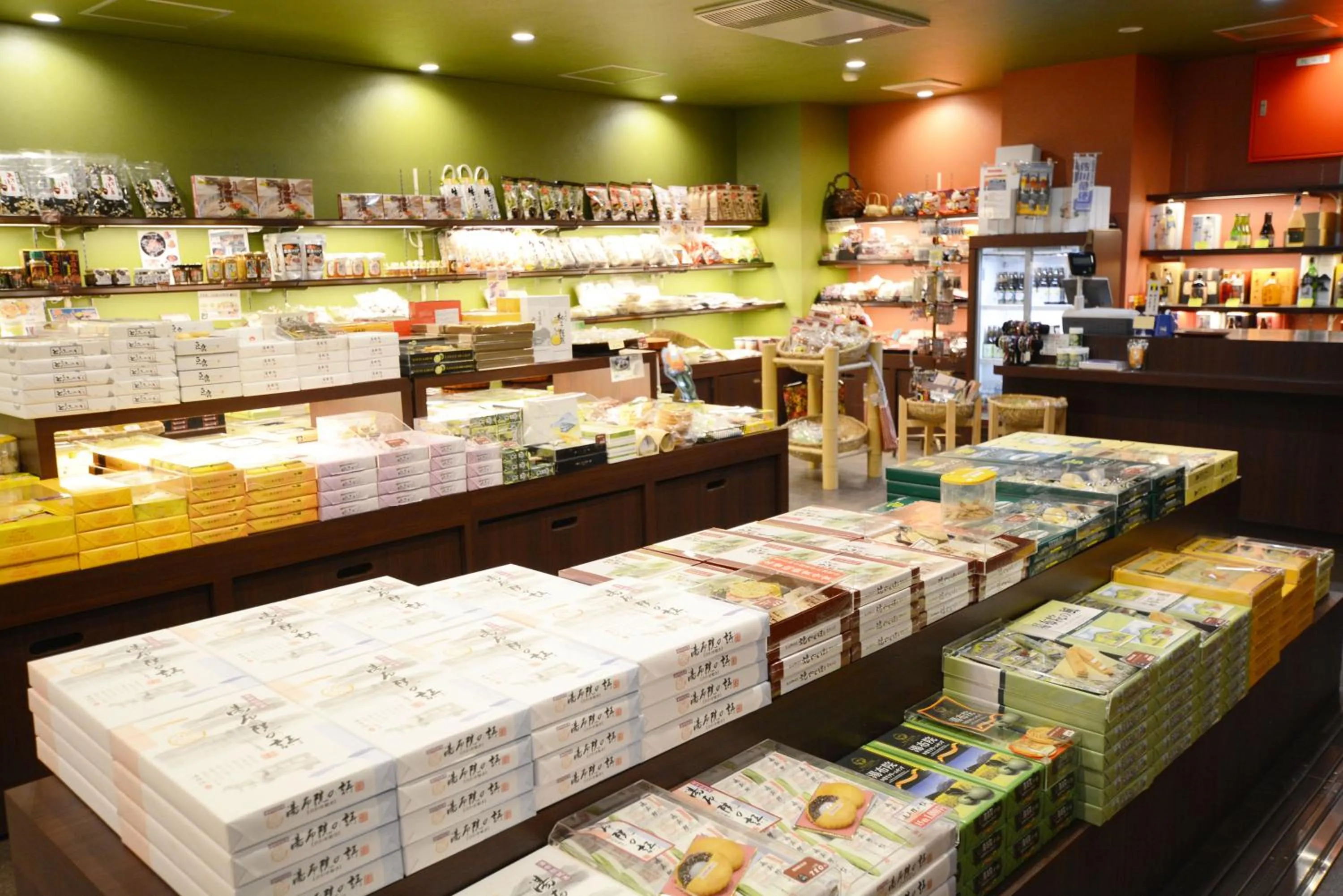 On-site shops in Yufuin Sansuikan
