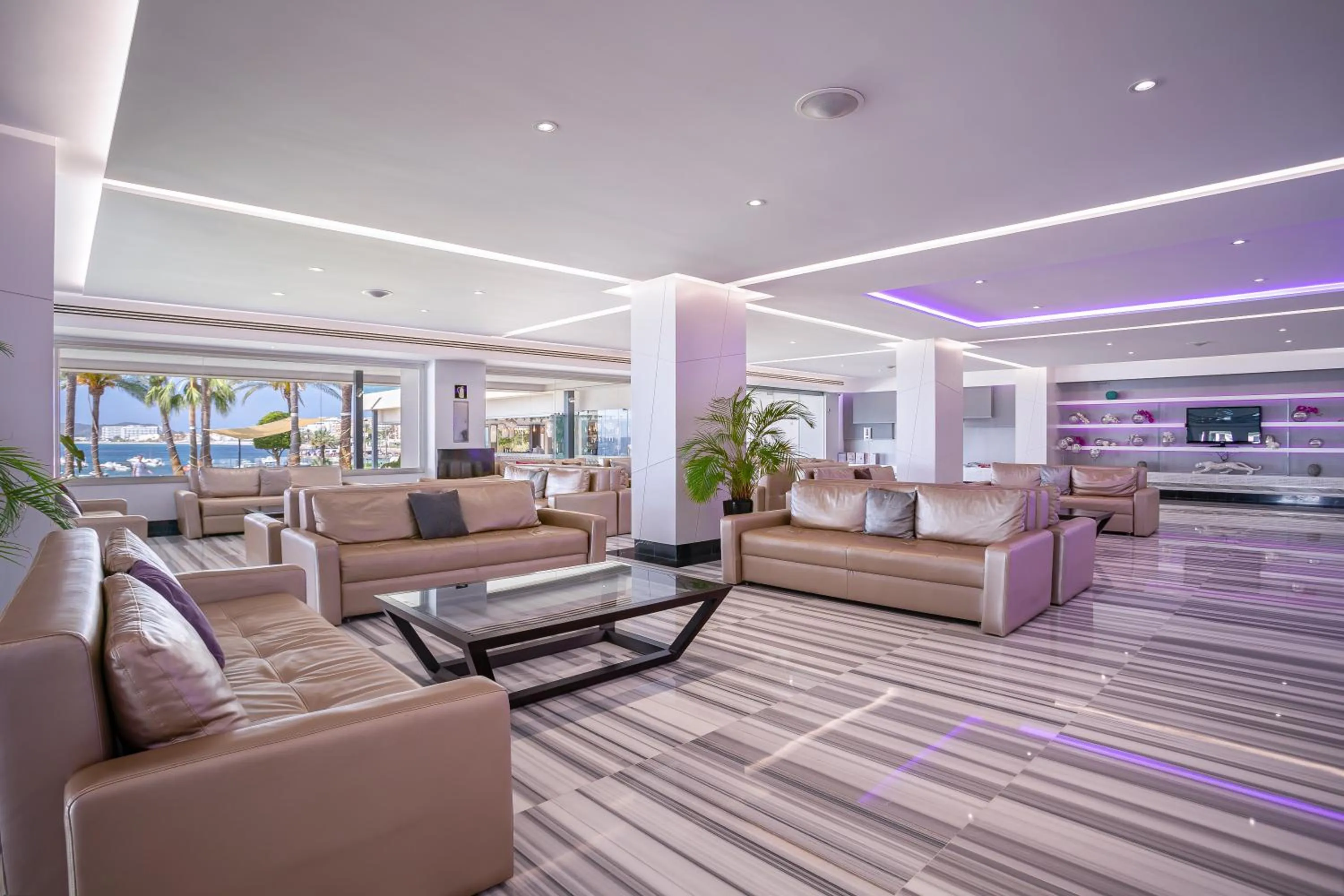 Communal lounge/ TV room in Hotel Torre del Mar - Ibiza