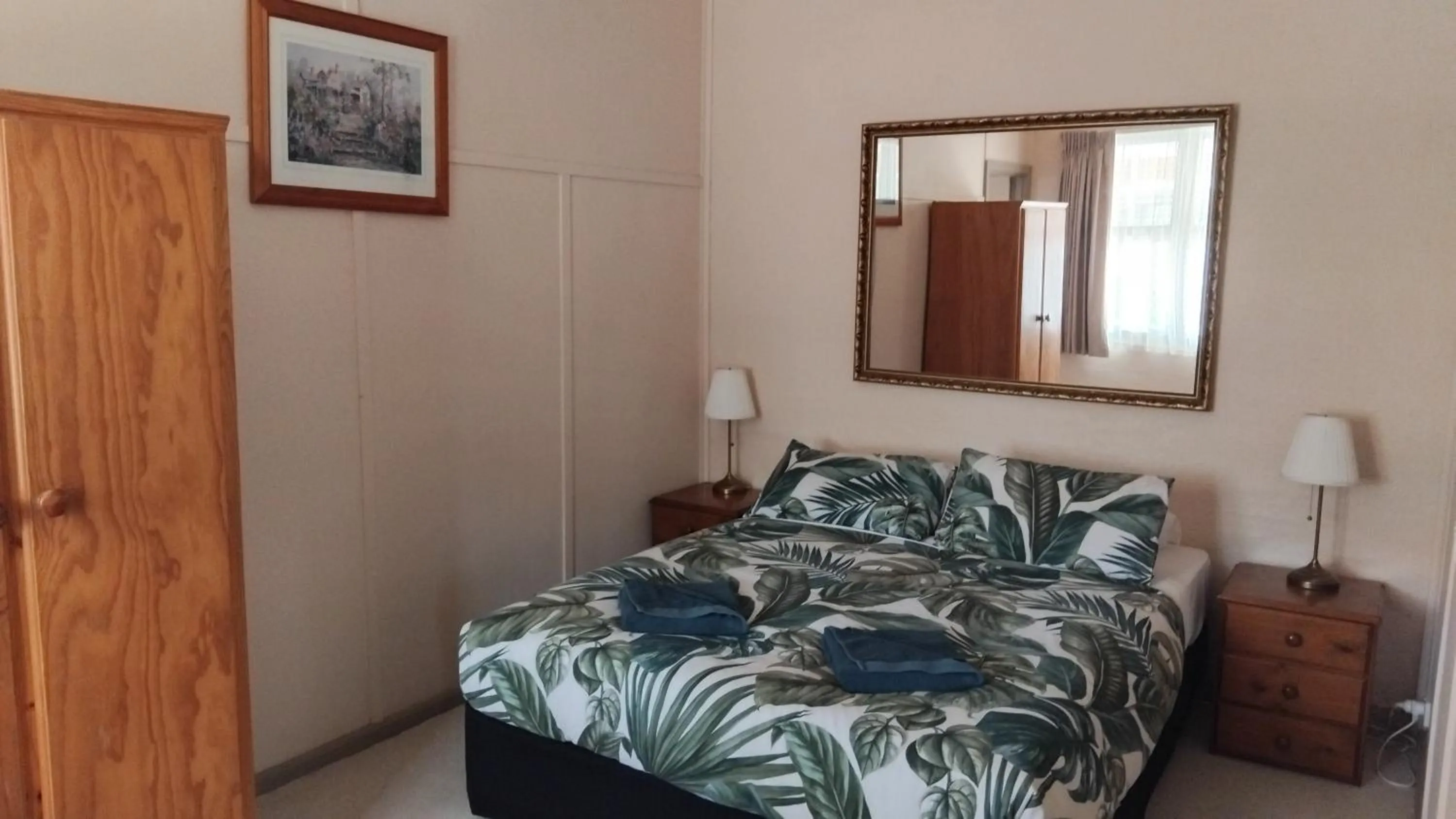 Bedroom, Bed in Lakes Entrance Holiday Units