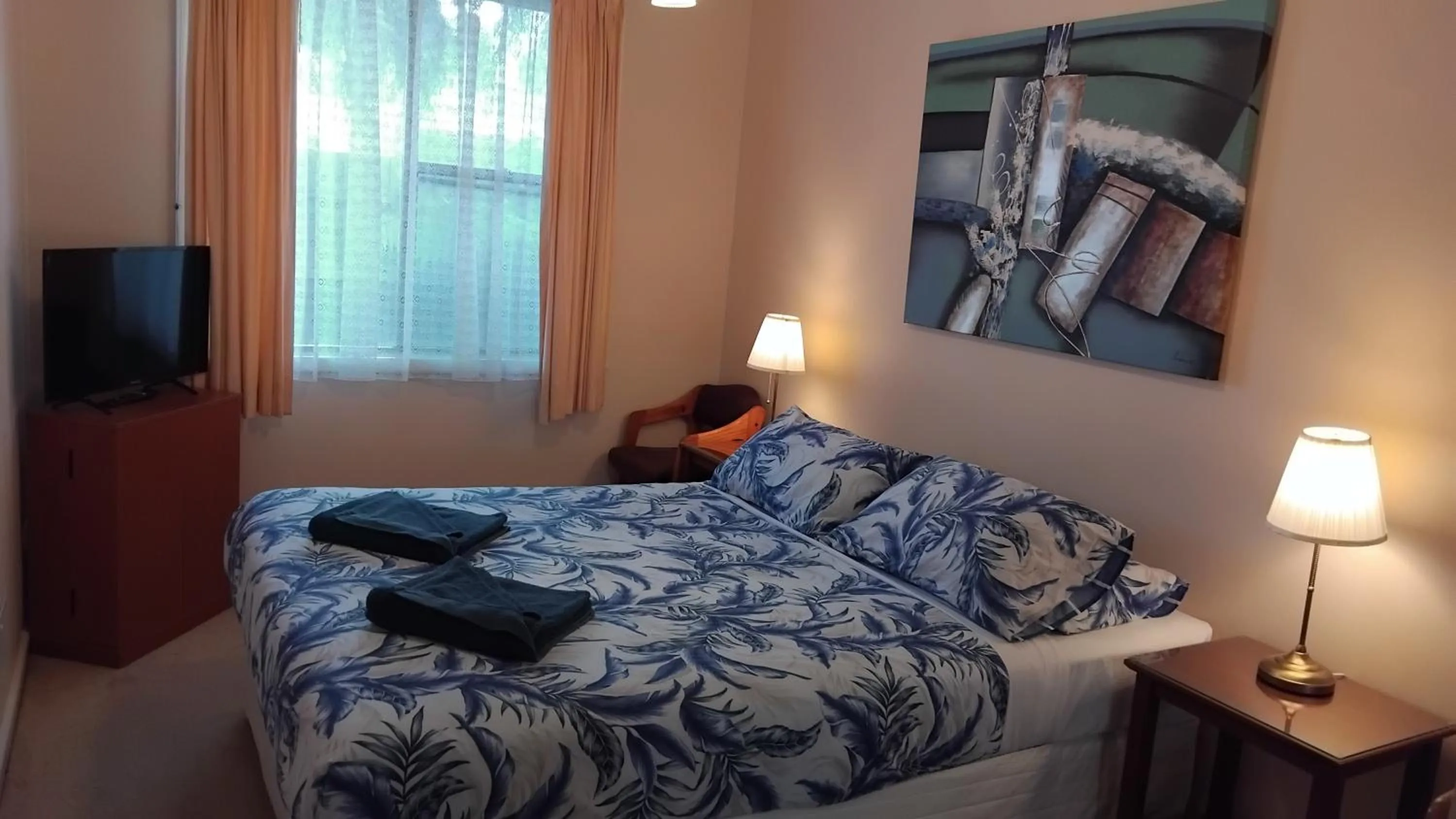 Bedroom, Bed in Lakes Entrance Holiday Units
