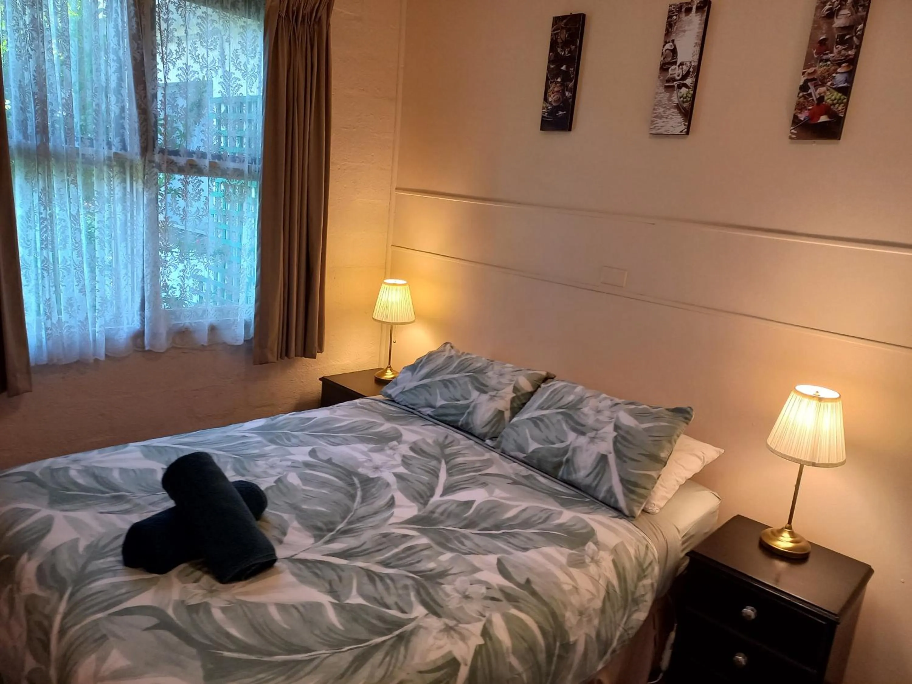 Bedroom, Bed in Lakes Entrance Holiday Units