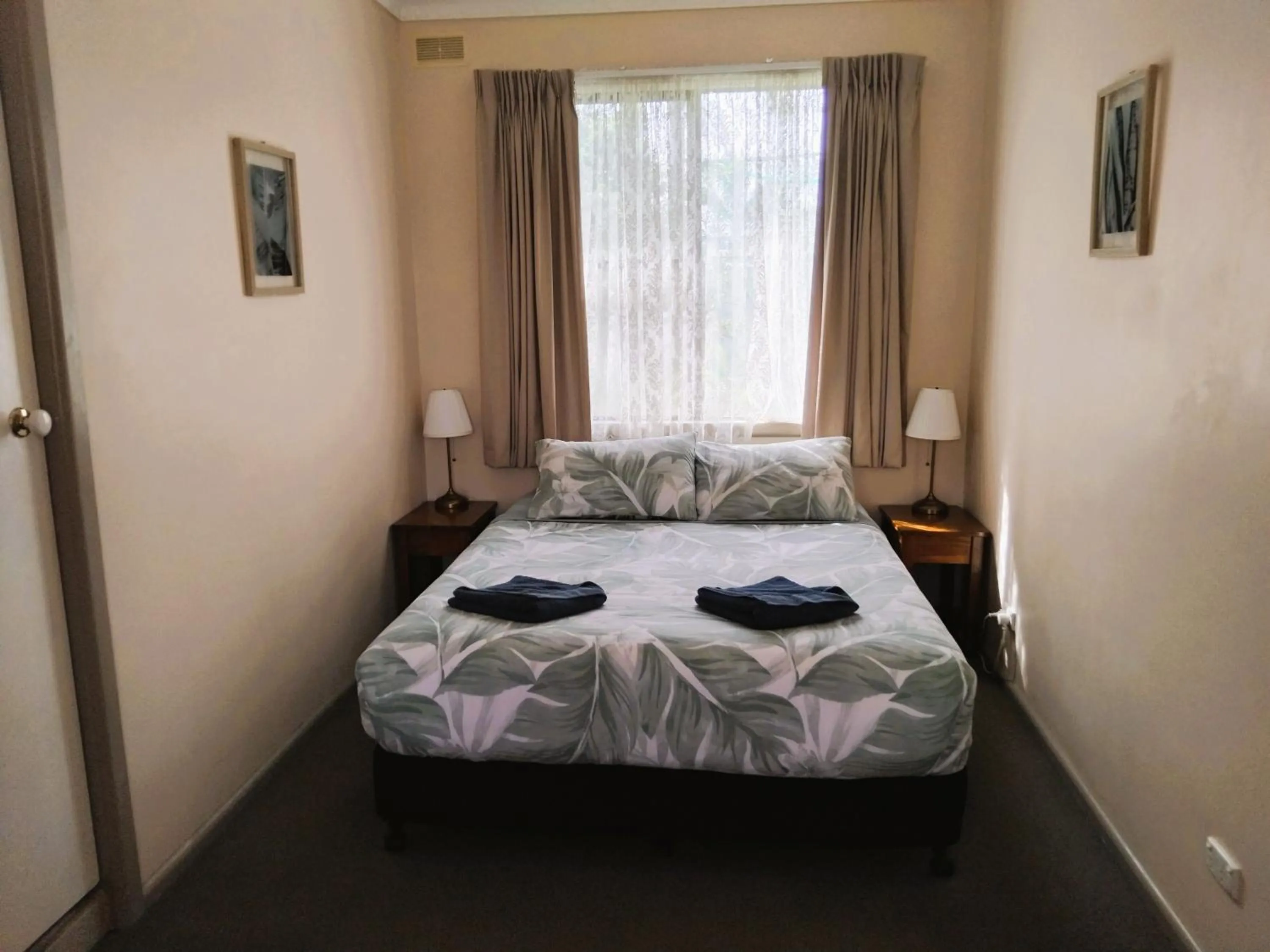Bedroom, Bed in Lakes Entrance Holiday Units