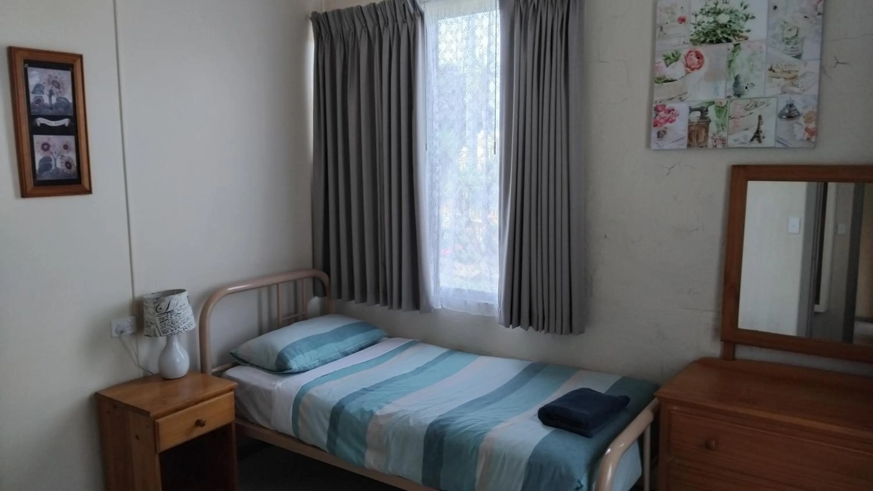 Bedroom, Bed in Lakes Entrance Holiday Units