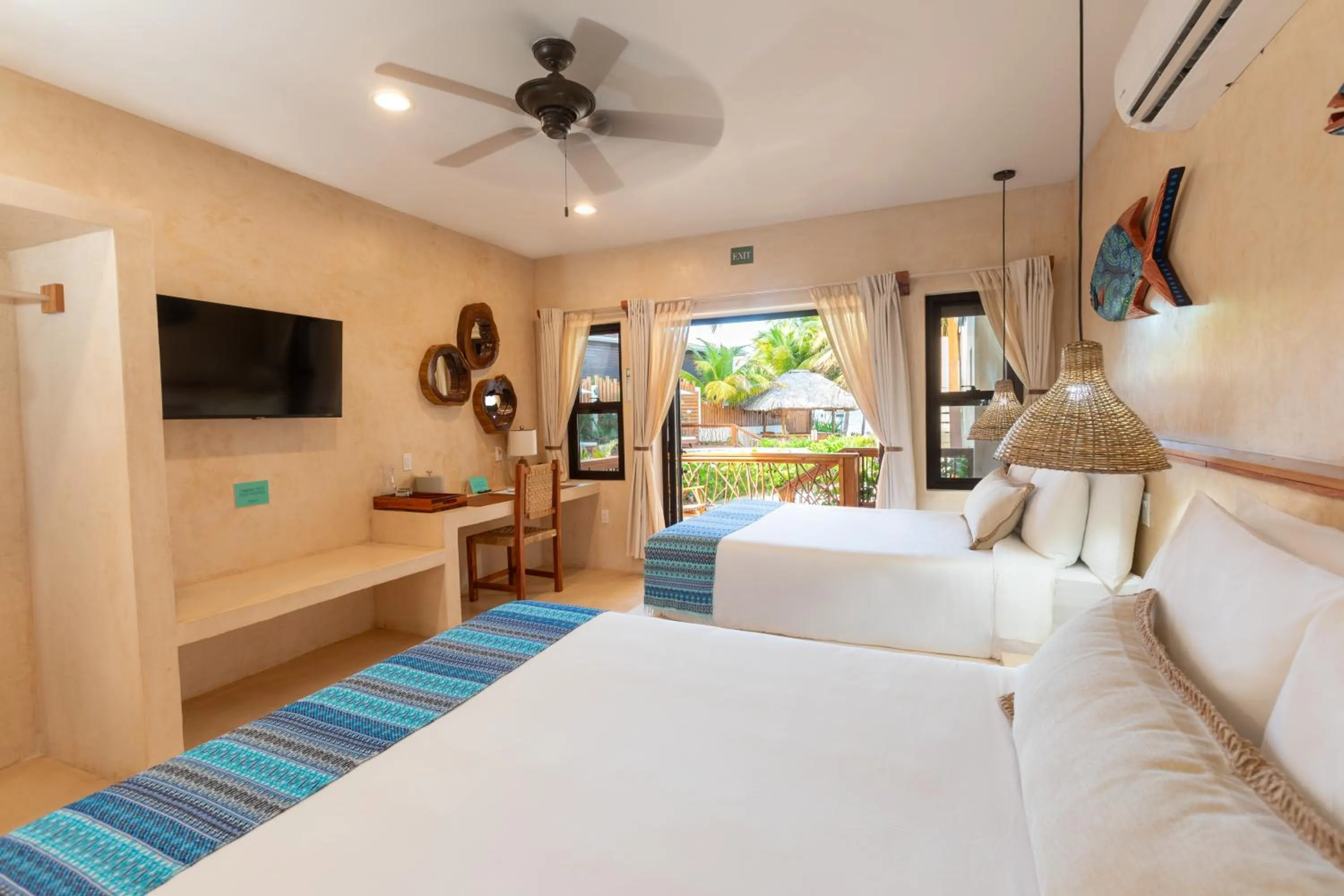 Communal lounge/ TV room, Bed in Kalimera Beach Hotel