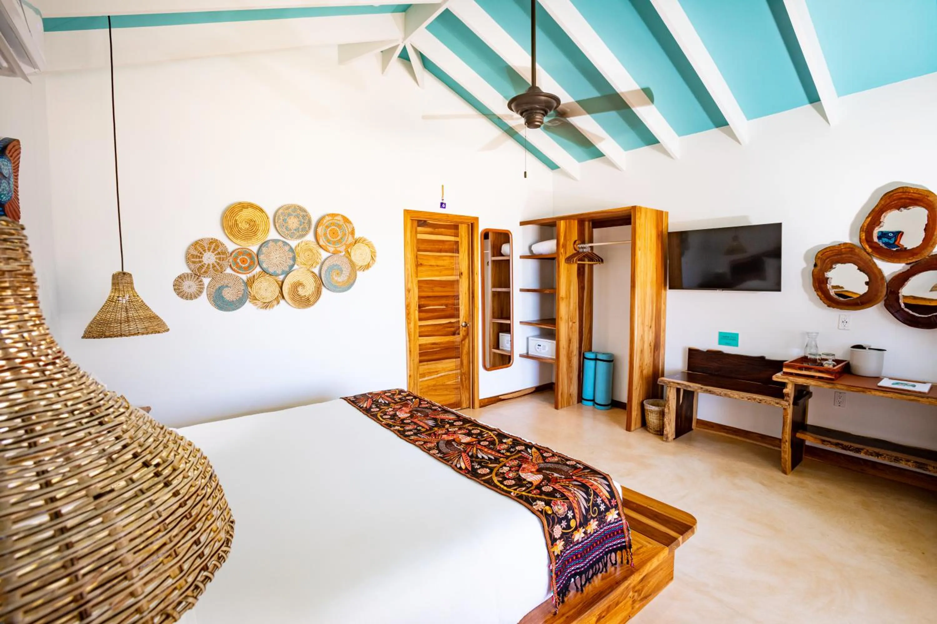 Communal lounge/ TV room, Bed in Kalimera Beach Hotel