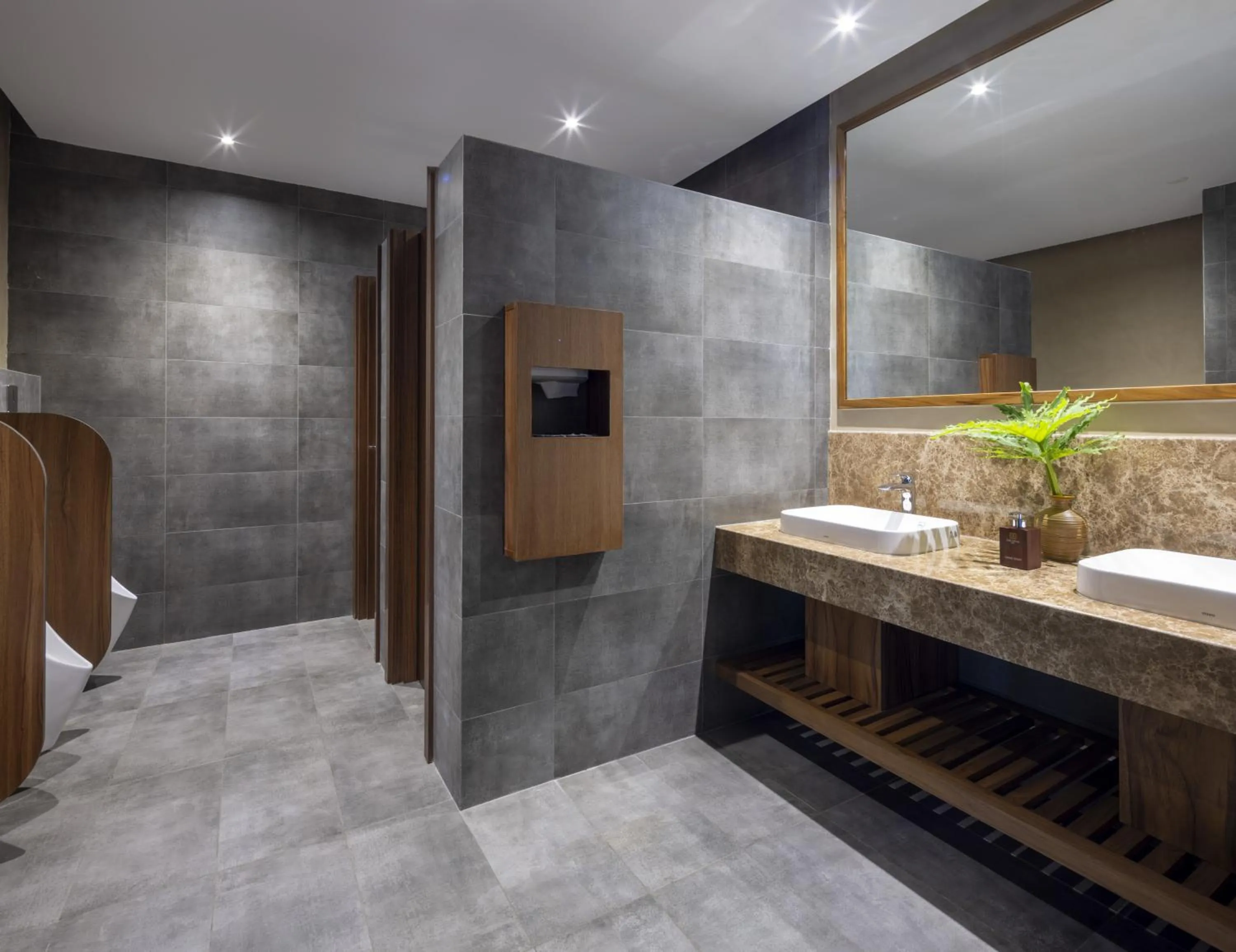 Toilet in Iconic Long Hai Hotel