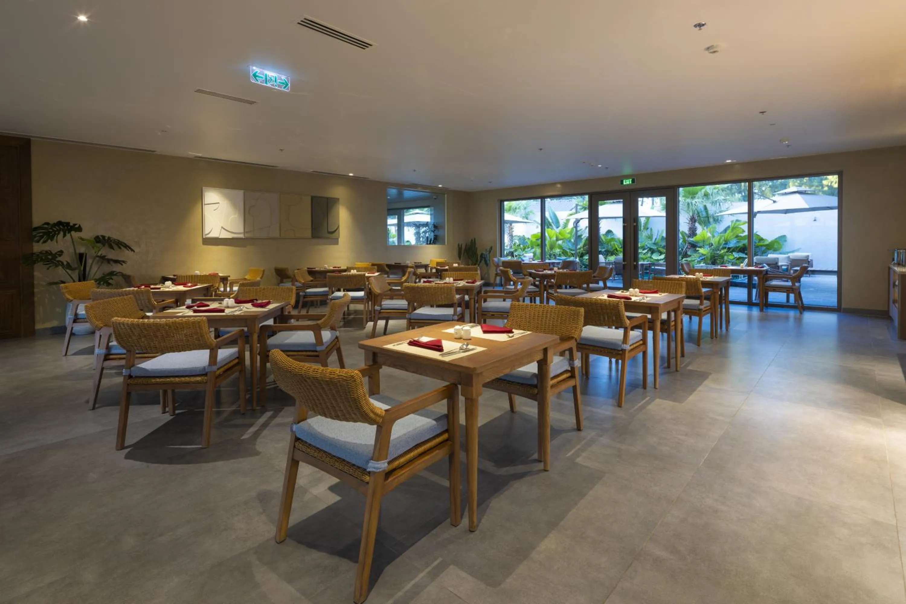 Restaurant/places to eat in Iconic Long Hai Hotel