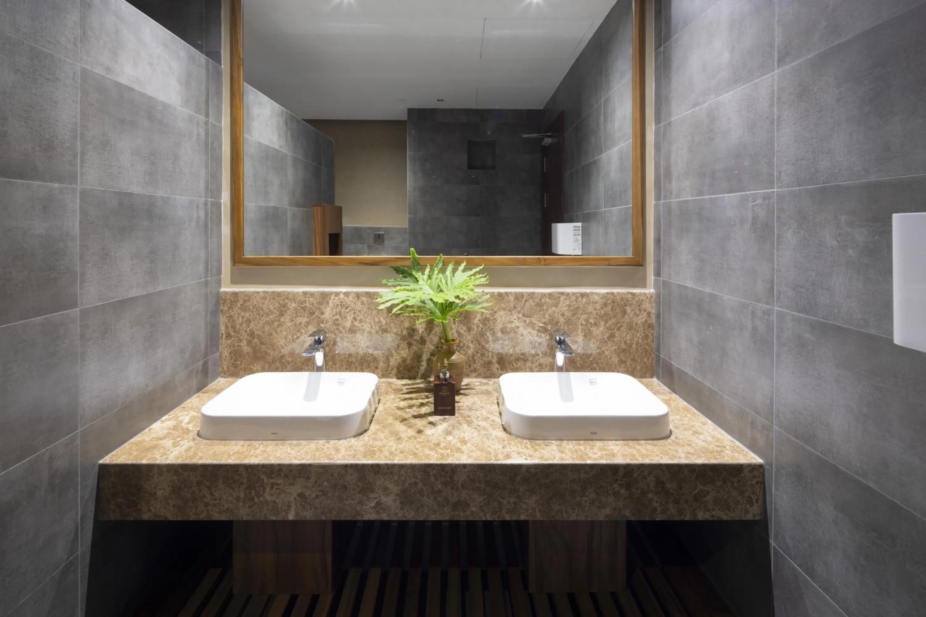 Toilet in Iconic Long Hai Hotel