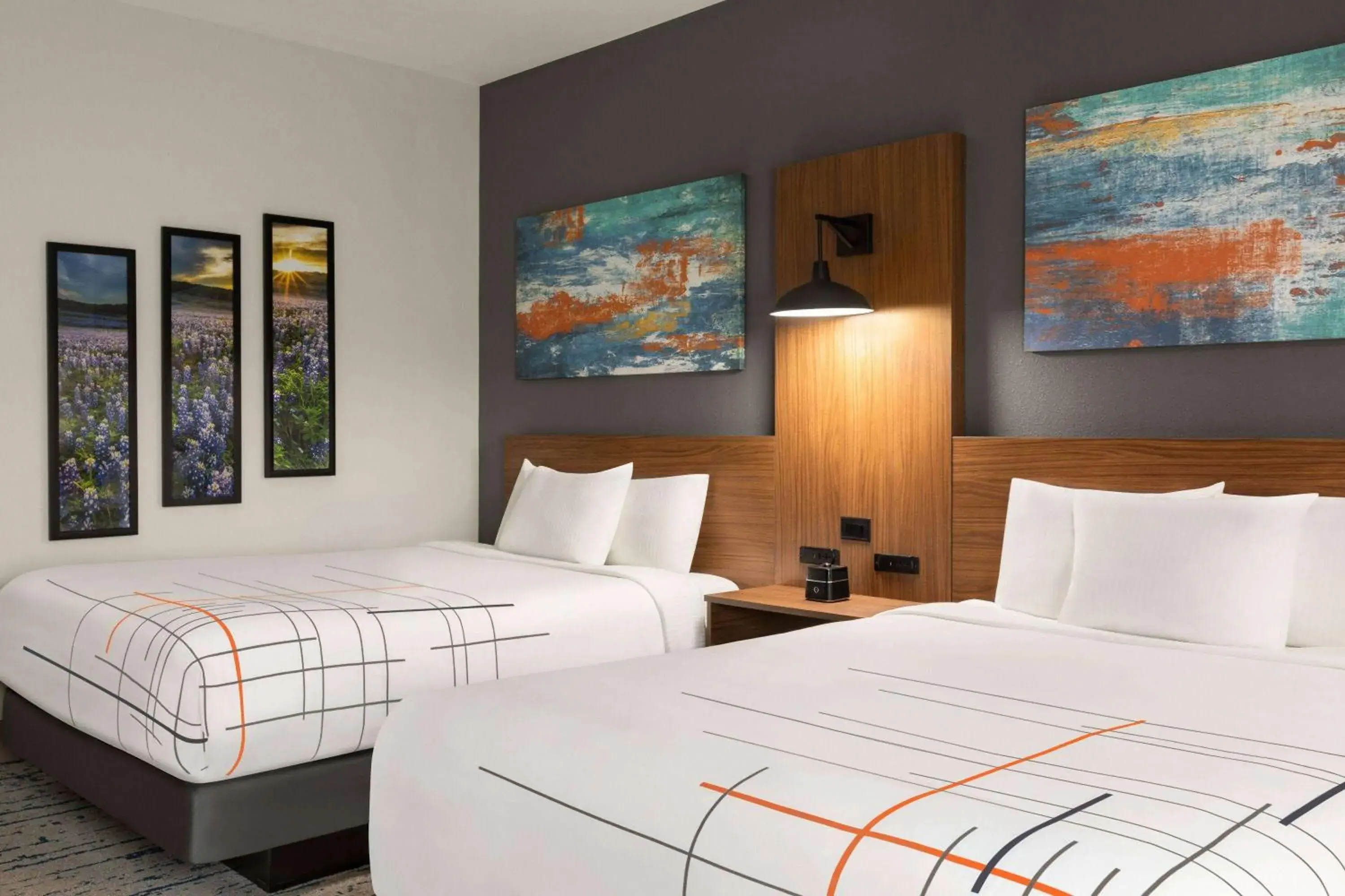 Queen Room with Two Queen Beds - Non-Smoking in La Quinta Inn & Suites by Wyndham Austin South Queen Room with Two Queen Beds - Non-Smoking in La Quinta Inn & Suites by Wyndham Austin South