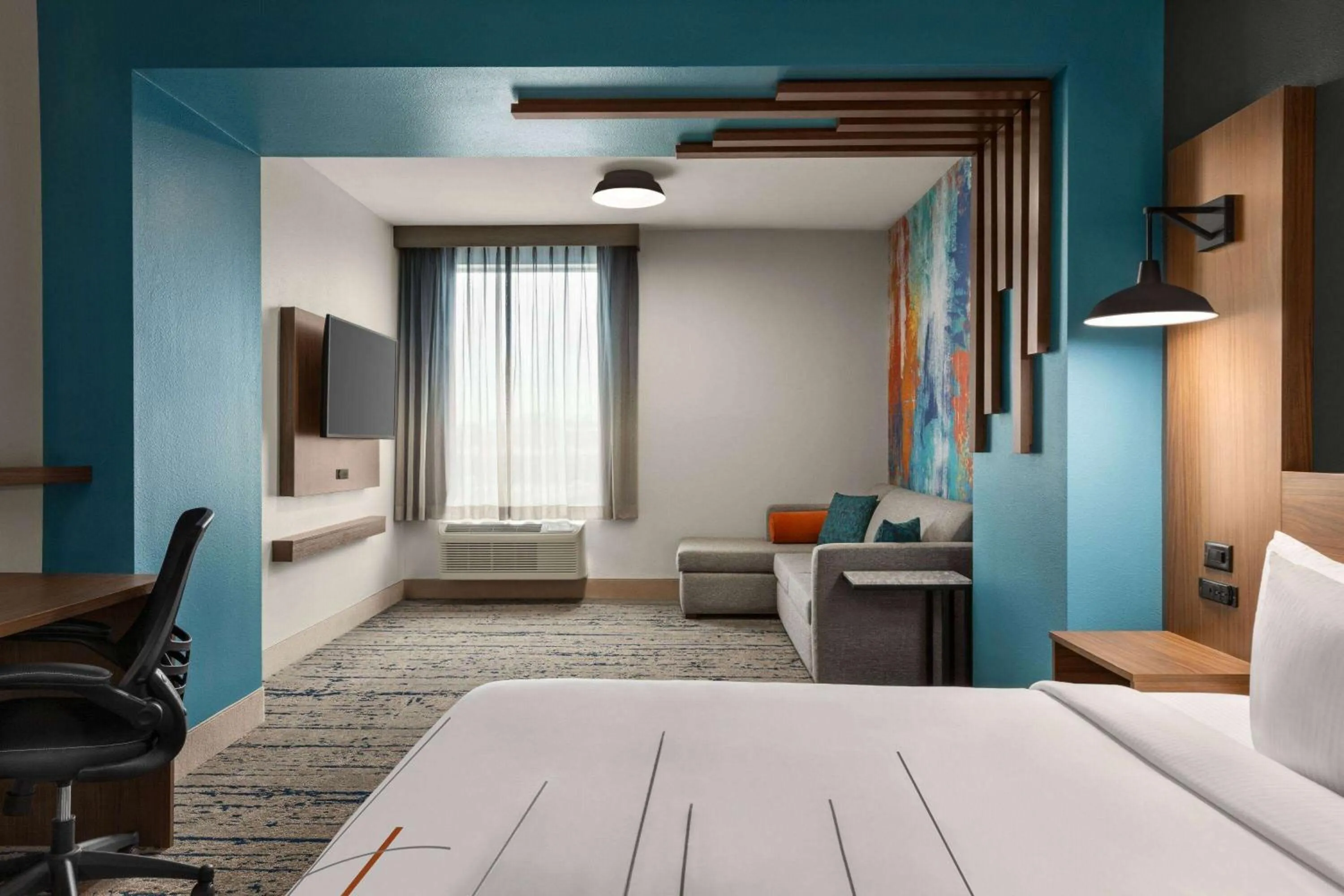 Photo of the whole room, Bed in La Quinta Inn & Suites by Wyndham Austin South