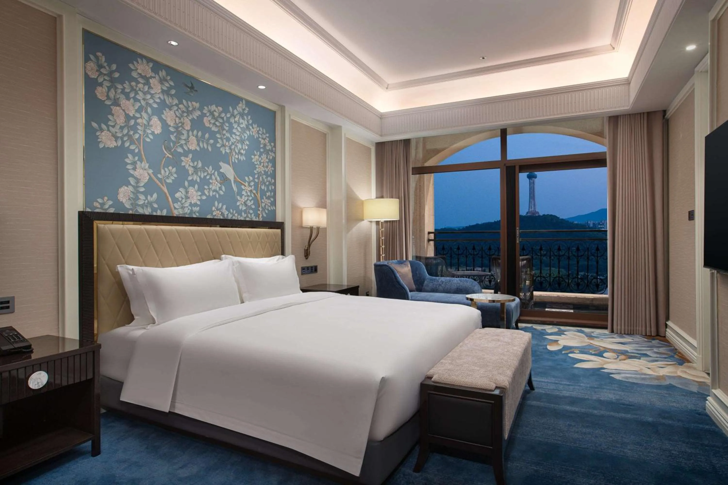 Photo of the whole room in Wyndham Taian West