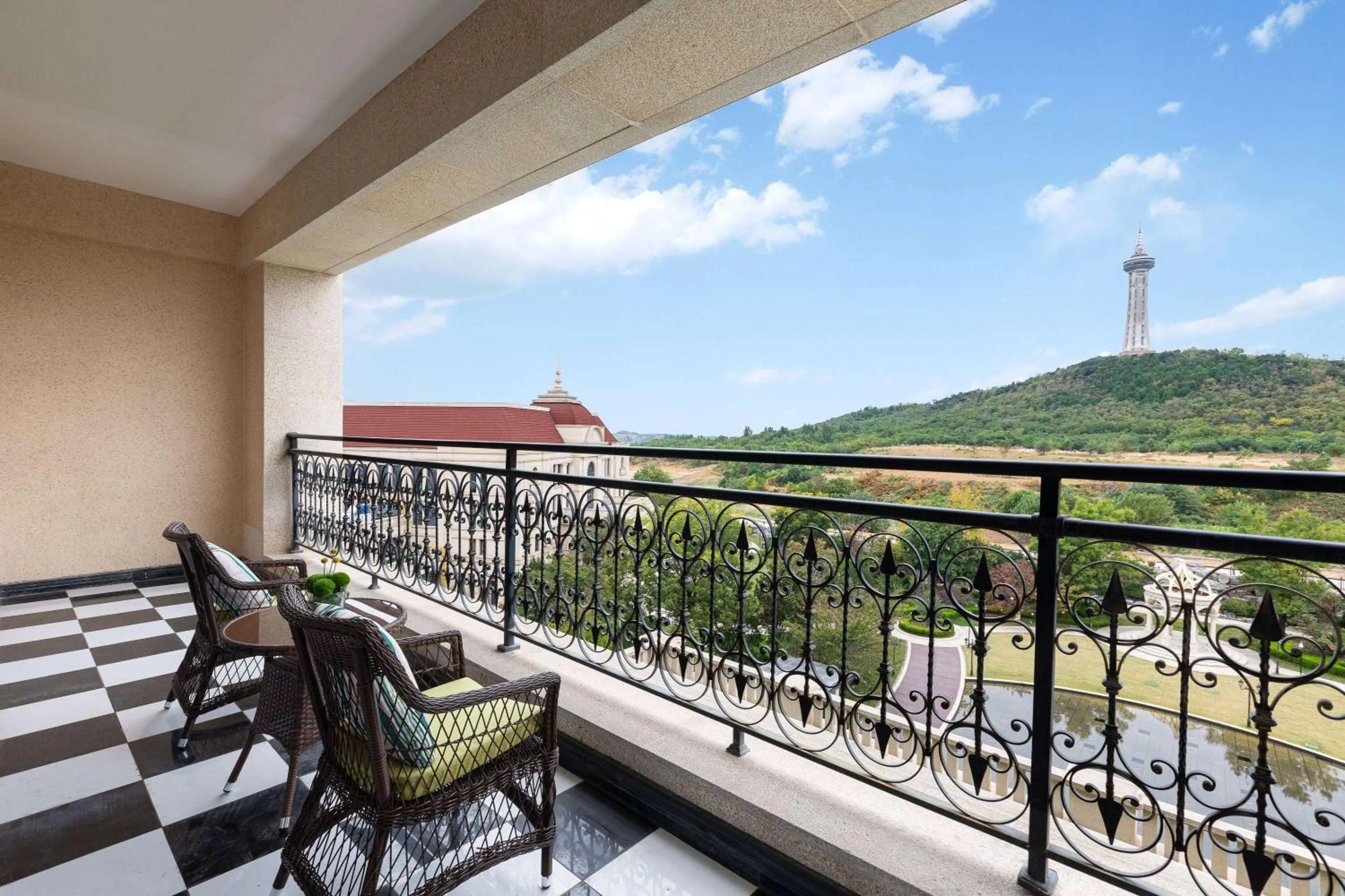 Photo of the whole room in Wyndham Taian West