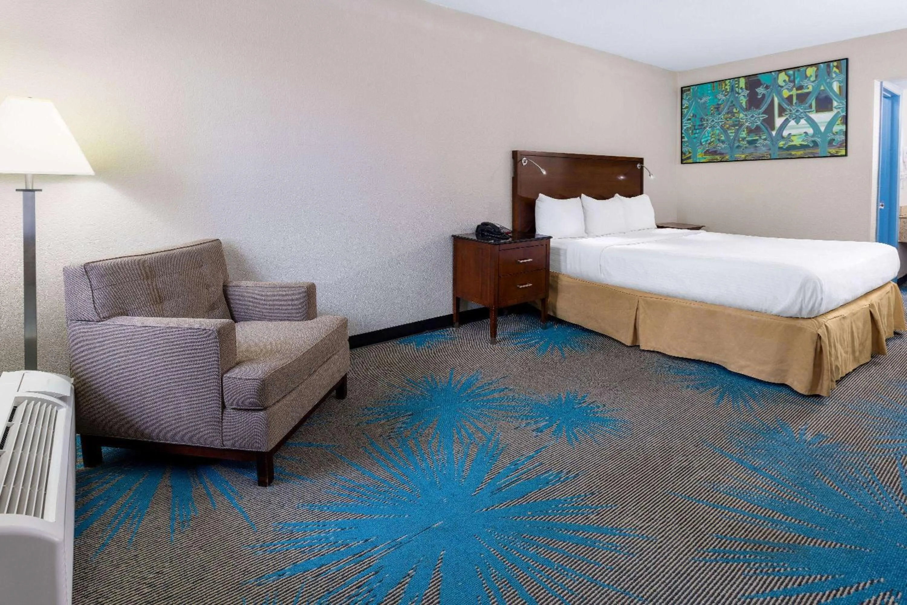 Photo of the whole room, Bed in Days Inn by Wyndham Columbia