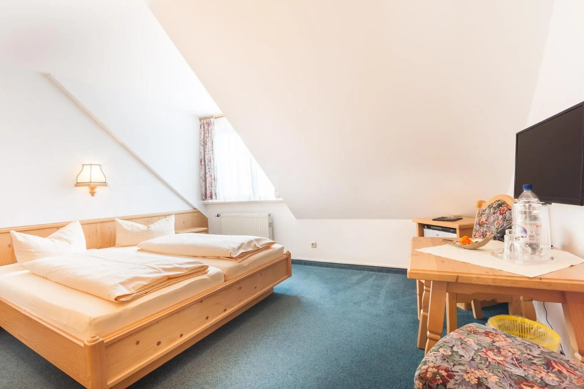 Photo of the whole room, Bed in Hotel und Restaurant Piccolo