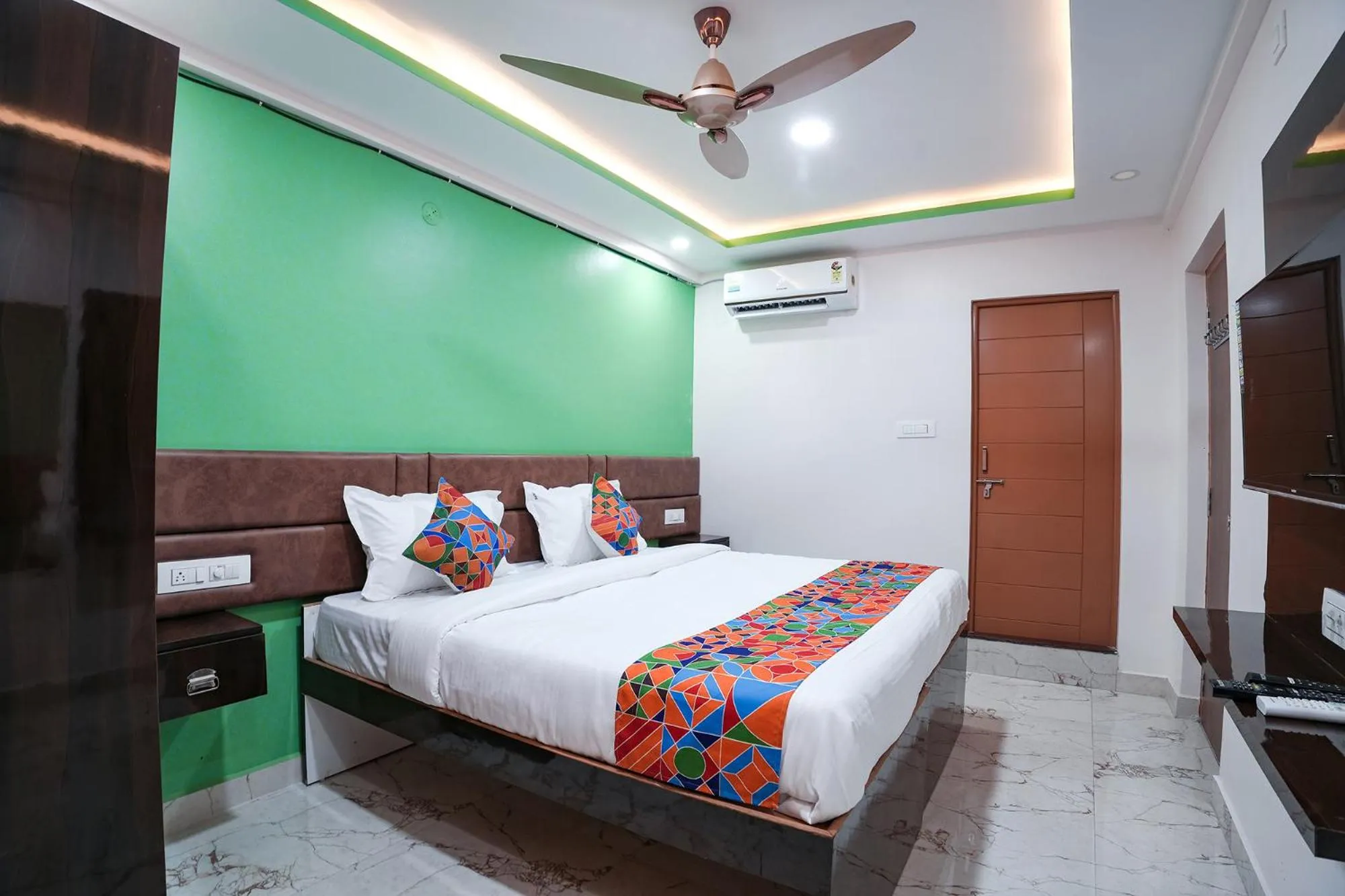 Bed in FabHotel A White Pearl Suites - Yelahanka