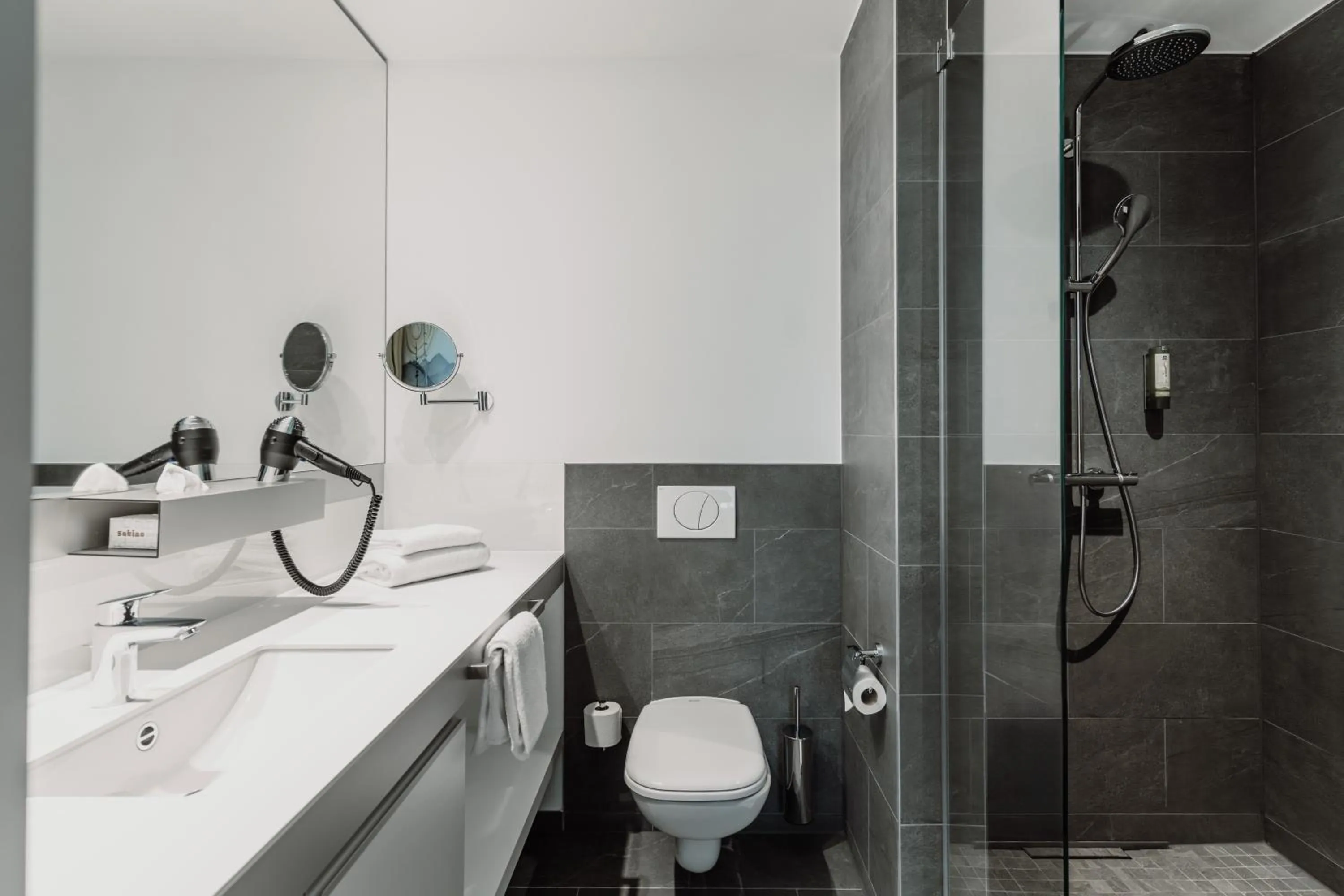 Shower in Grimms Hotel Hanau