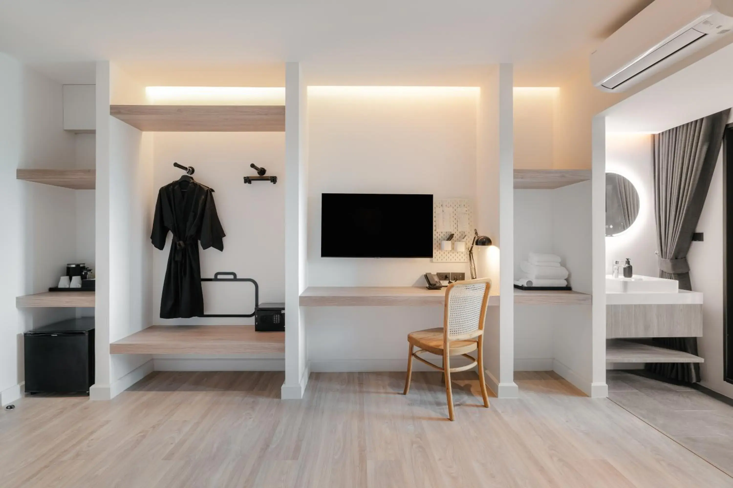 Deluxe Twin Bed in Blu Monkey Hub and Hotel Laguna, Bangtao Phuket Deluxe Twin Bed in Blu Monkey Hub and Hotel Laguna, Bangtao Phuket