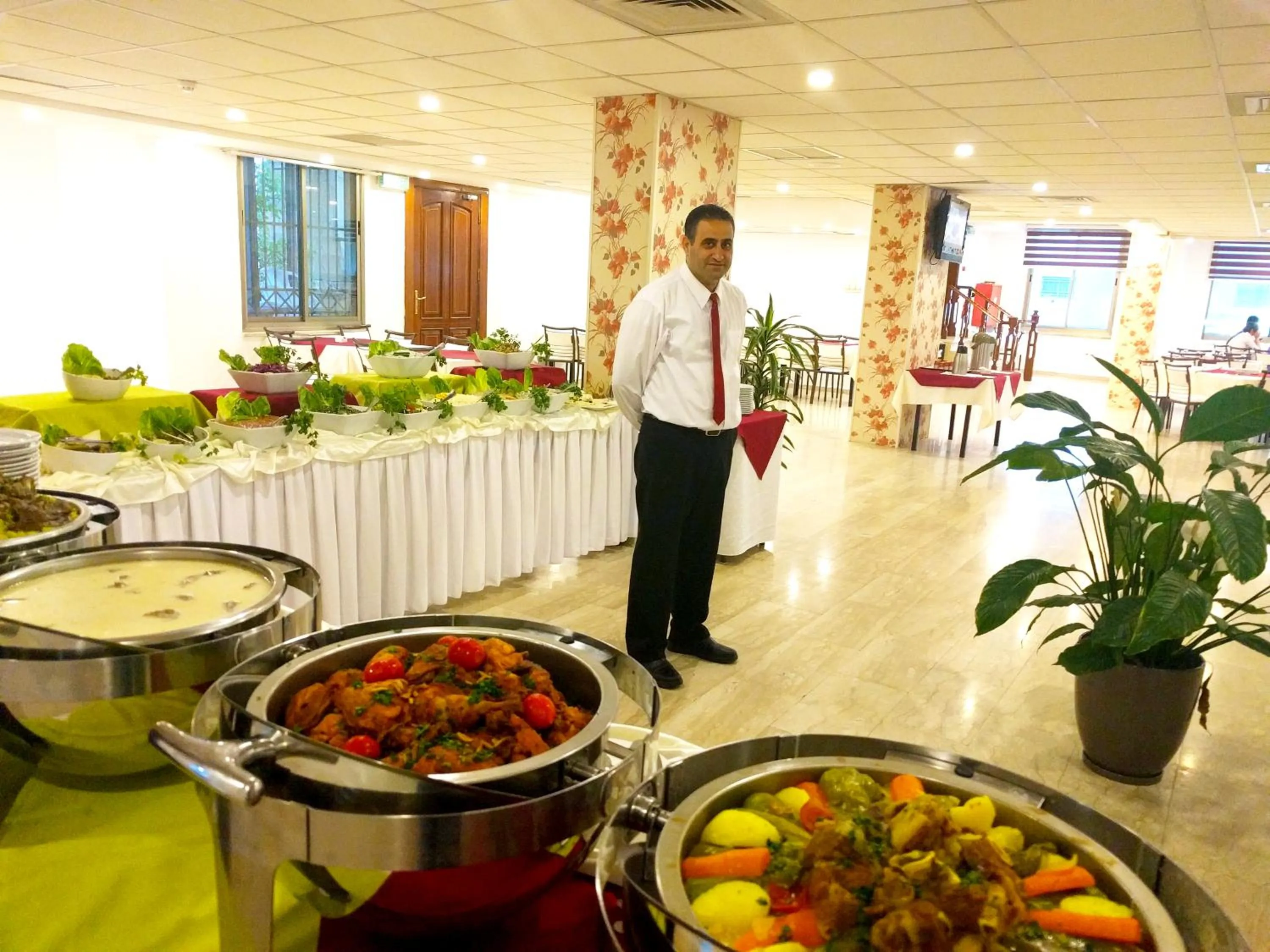 Restaurant/places to eat in City Inn Palace Hotel