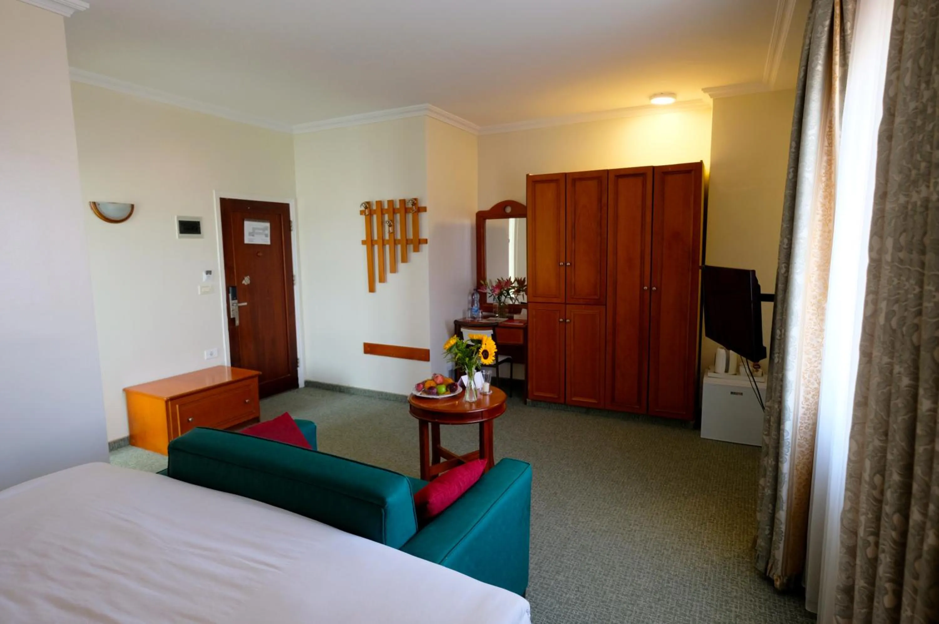 Bedroom, Bed in City Inn Palace Hotel