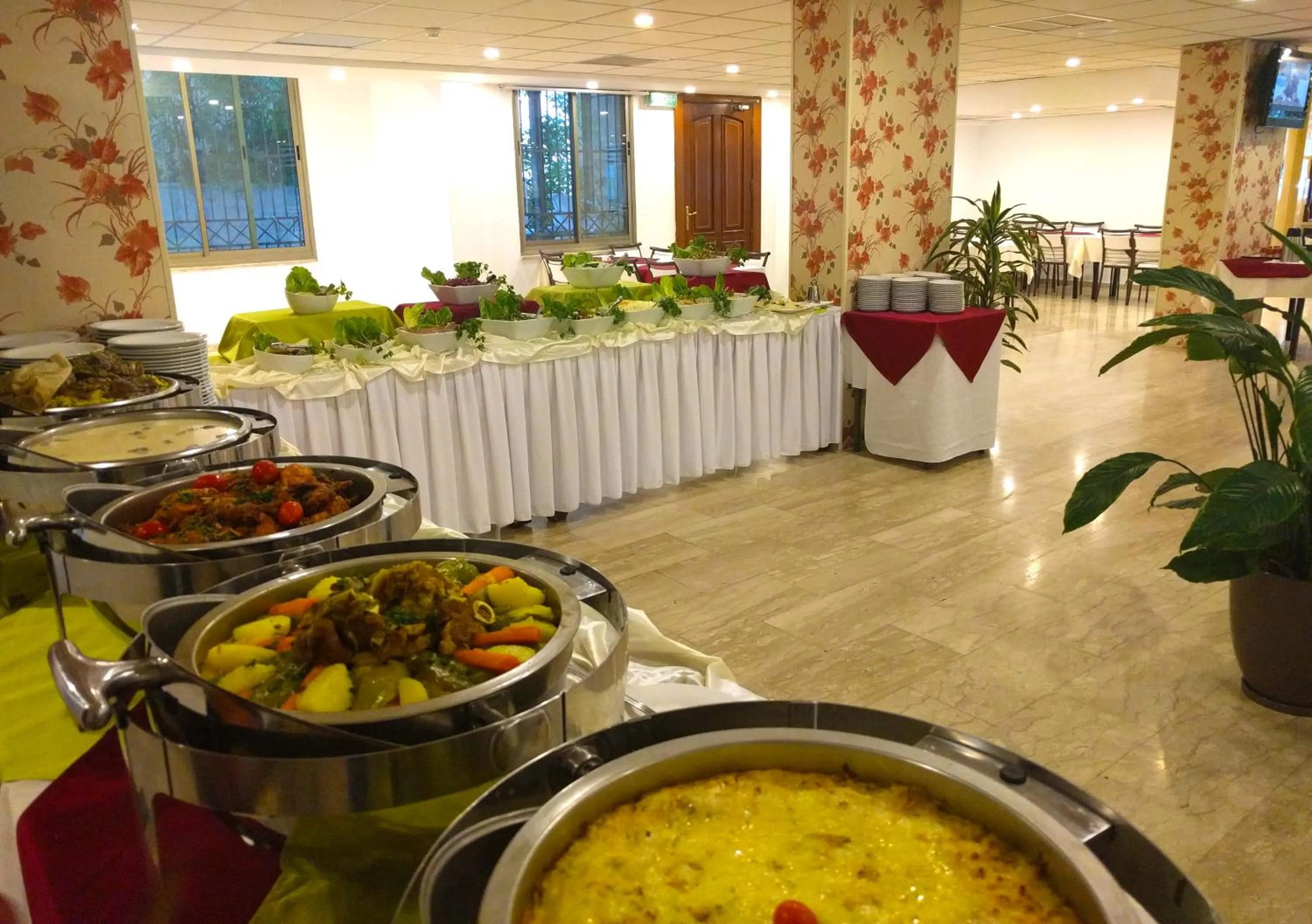 Restaurant/places to eat in City Inn Palace Hotel