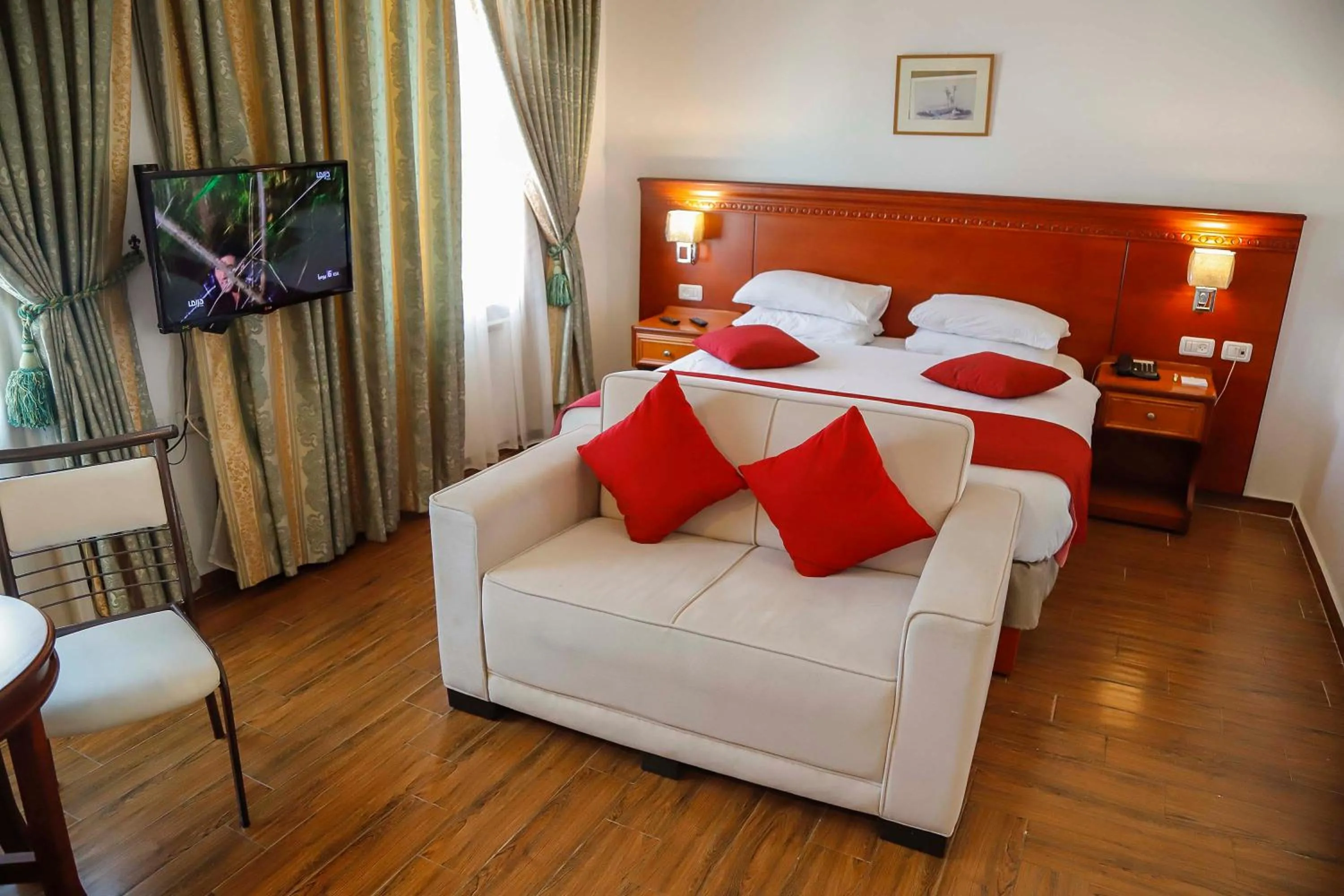 Bedroom, Bed in City Inn Palace Hotel