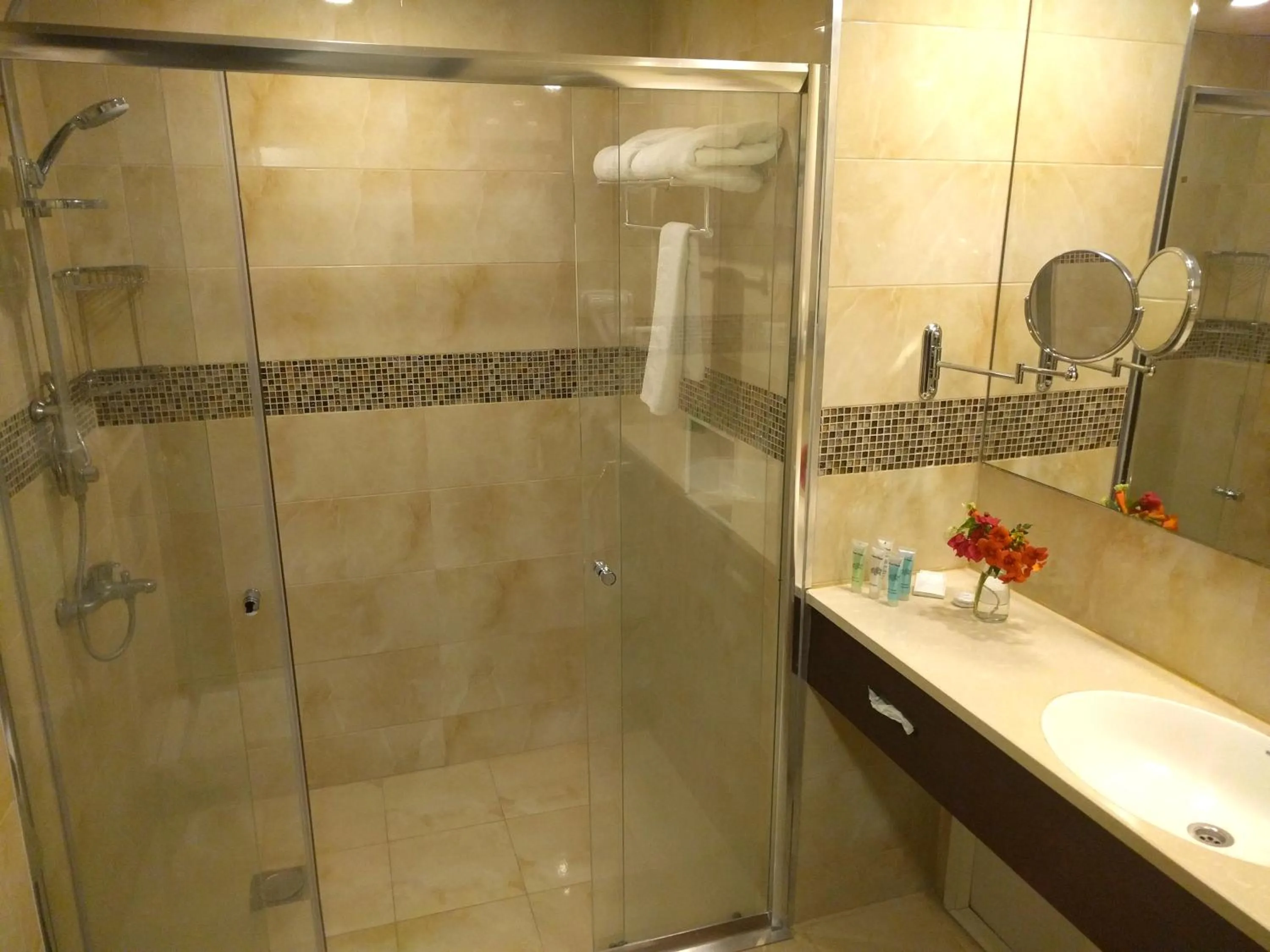 Bathroom in City Inn Palace Hotel